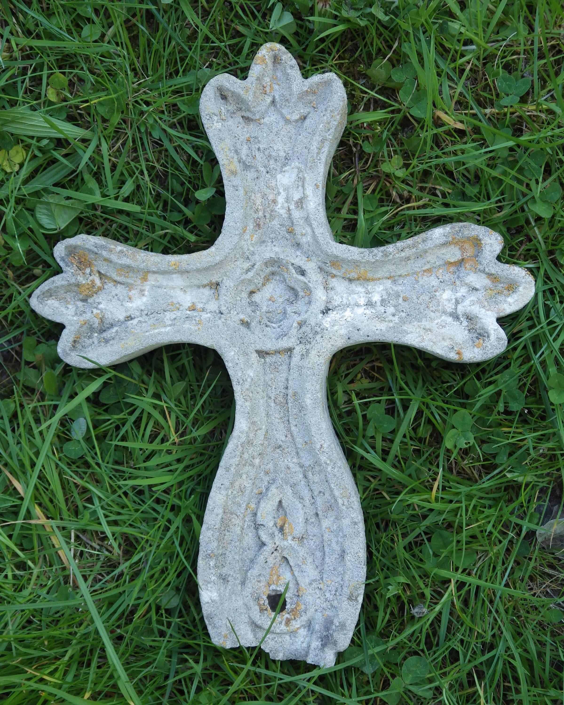 Vends ancienne croix en pierre