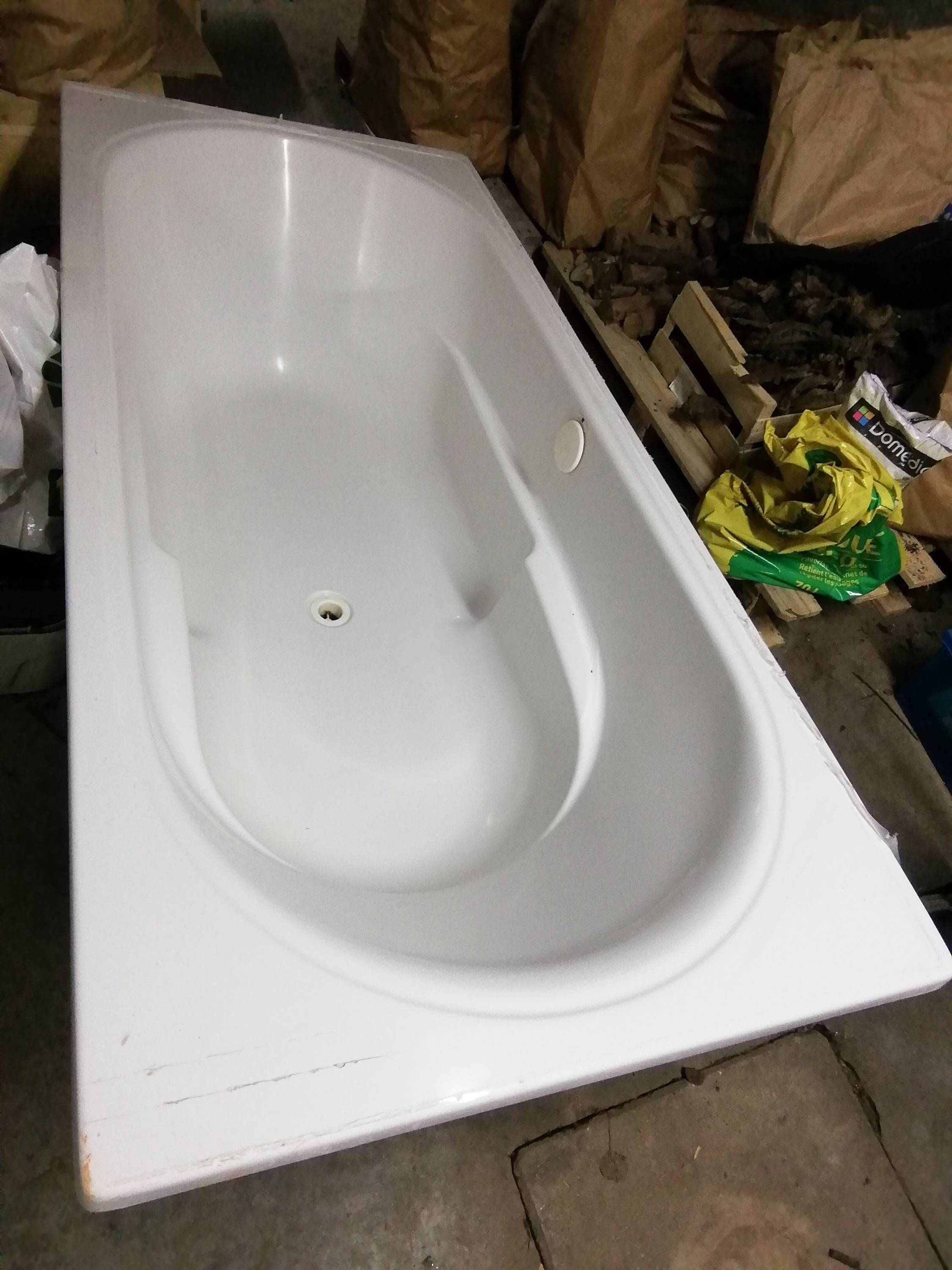 Vends baignoire 180 cm/80 cm, bon état, 4 pieds réglables