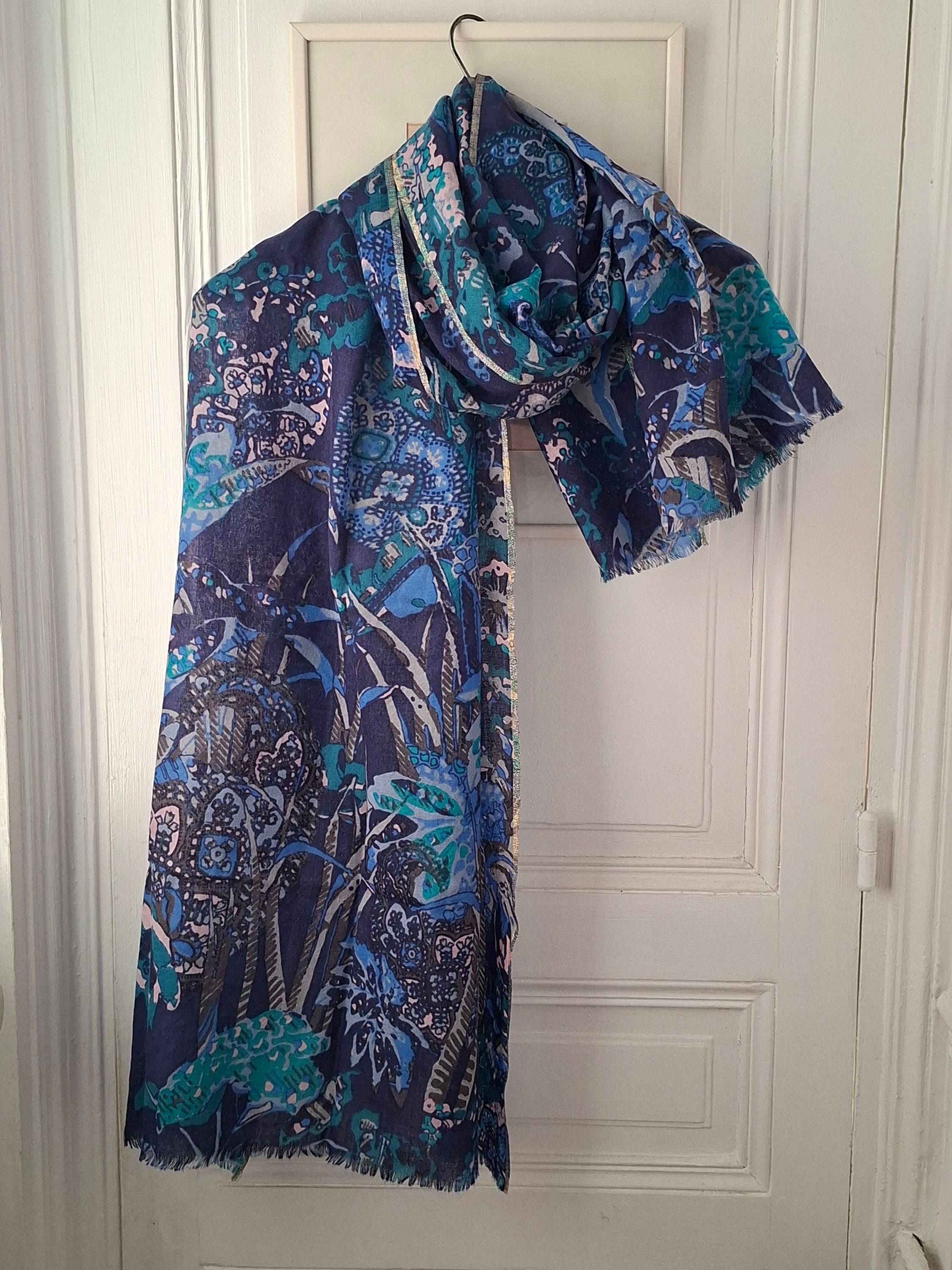 Vends une étole Petrusse bleue