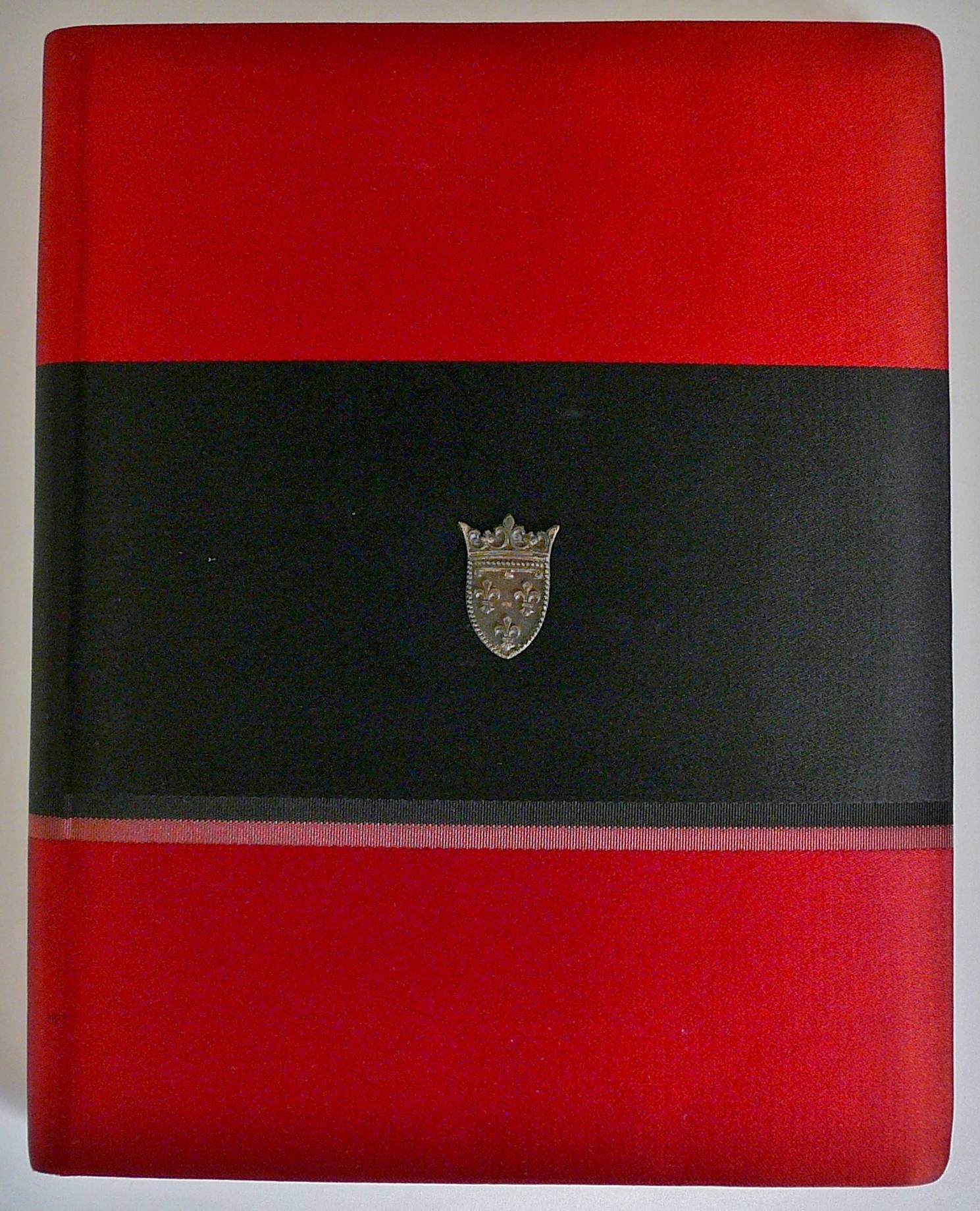 Vends carnet d’adresses répertoire alphabétique en satin de soie provenance princière Famille Orléans vintage