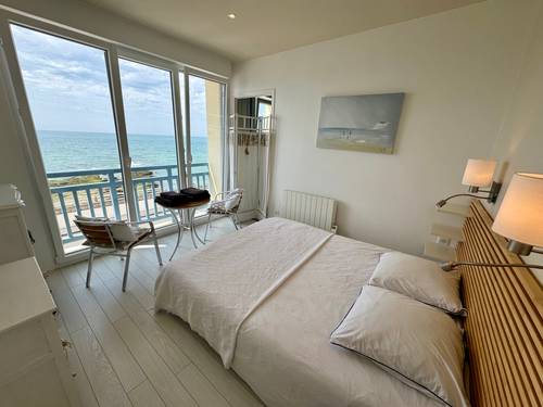Villa face mer, vue exceptionnelle 70m², les pieds dans l’eau