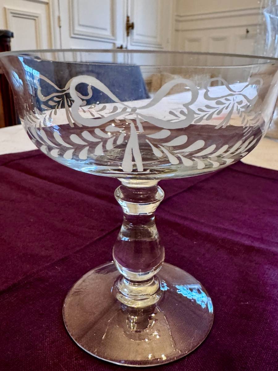 5 Coupes en verre gravé