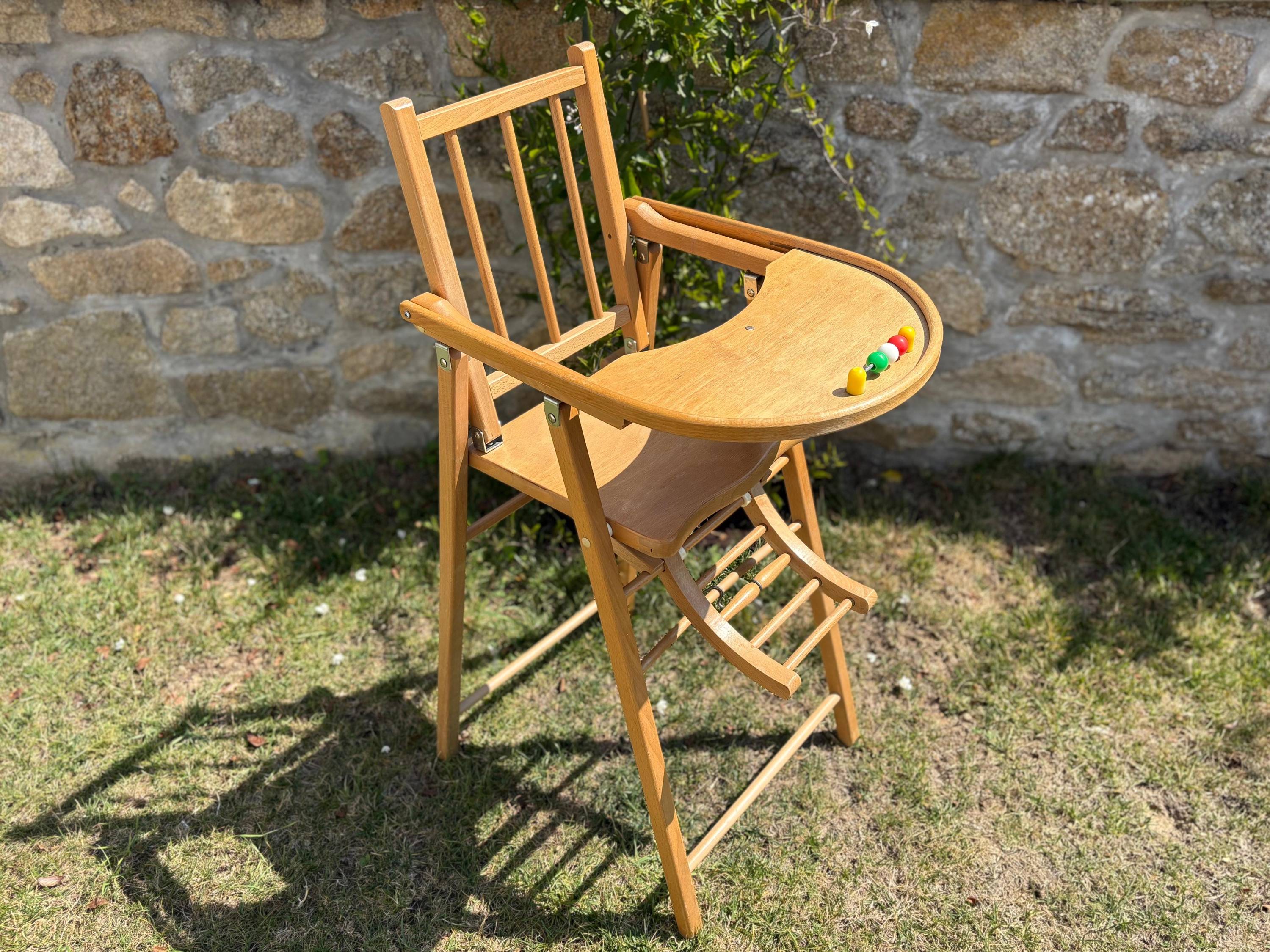 Vends chaise haute pliable en bon état