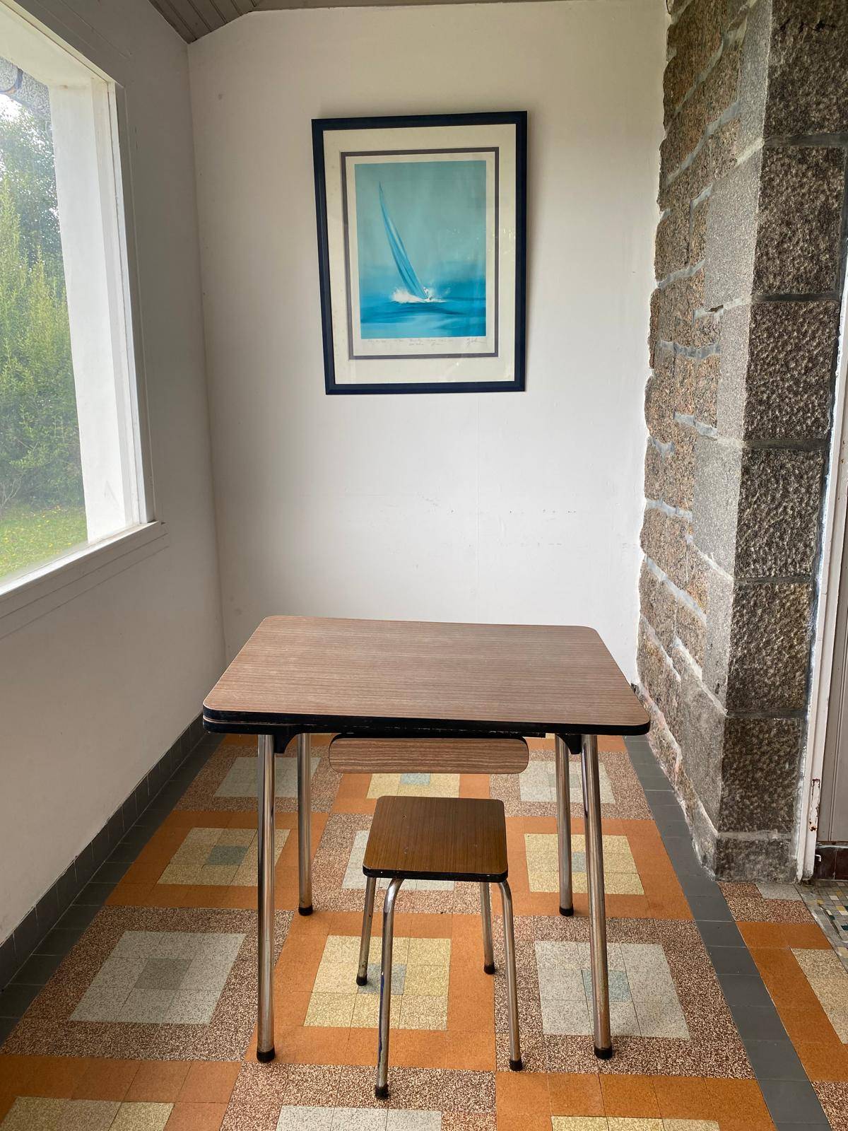 Table en formica brune