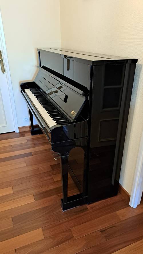 Vends piano droit laqué noir