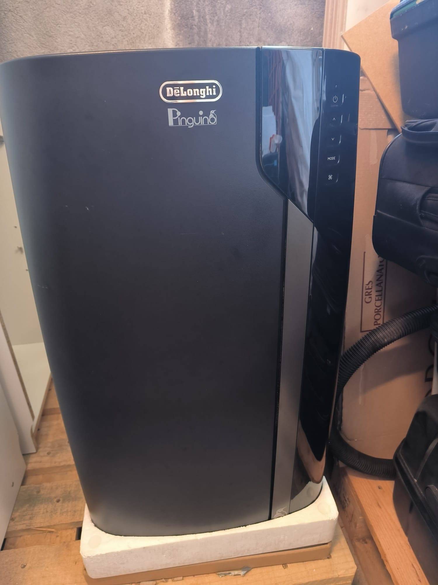 Vends climatiseur mobile Delonghi Pinguino en excellent état