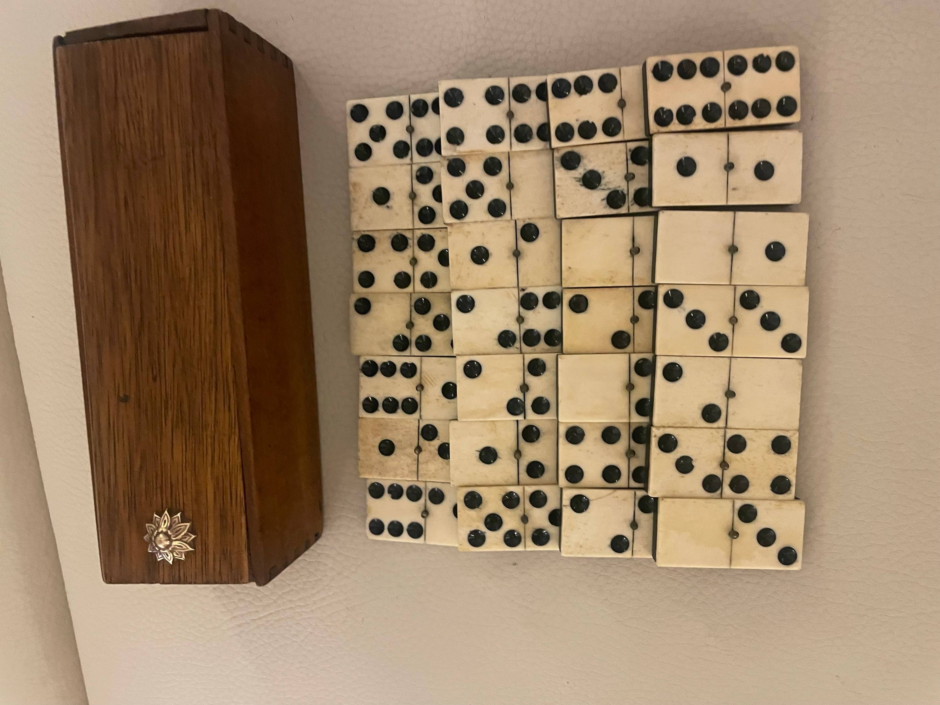 Vends dominos anciens