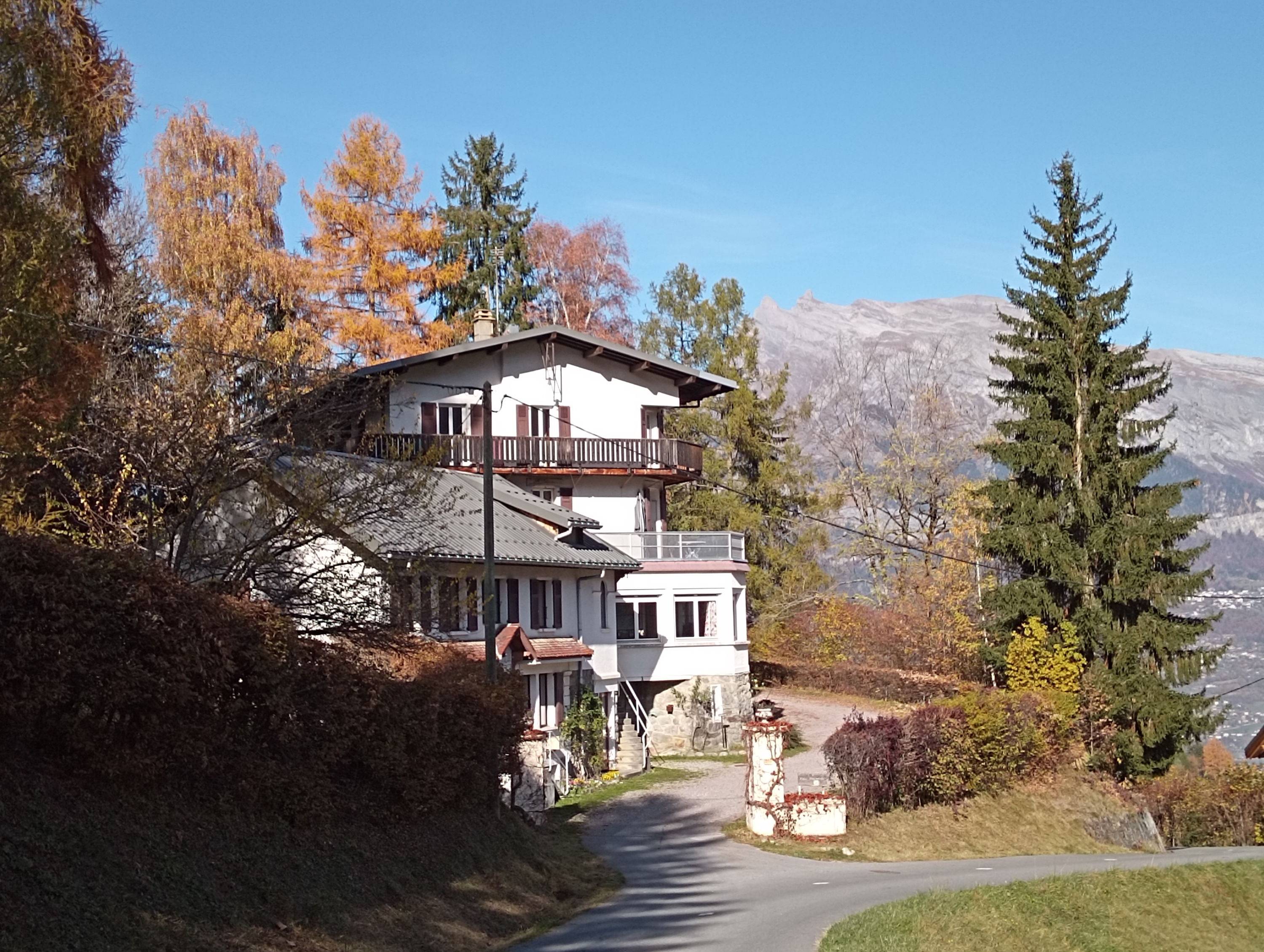 Loue chambres en pension complète dans une maison de famille conviviale à la montagne -1 à 14 couchages