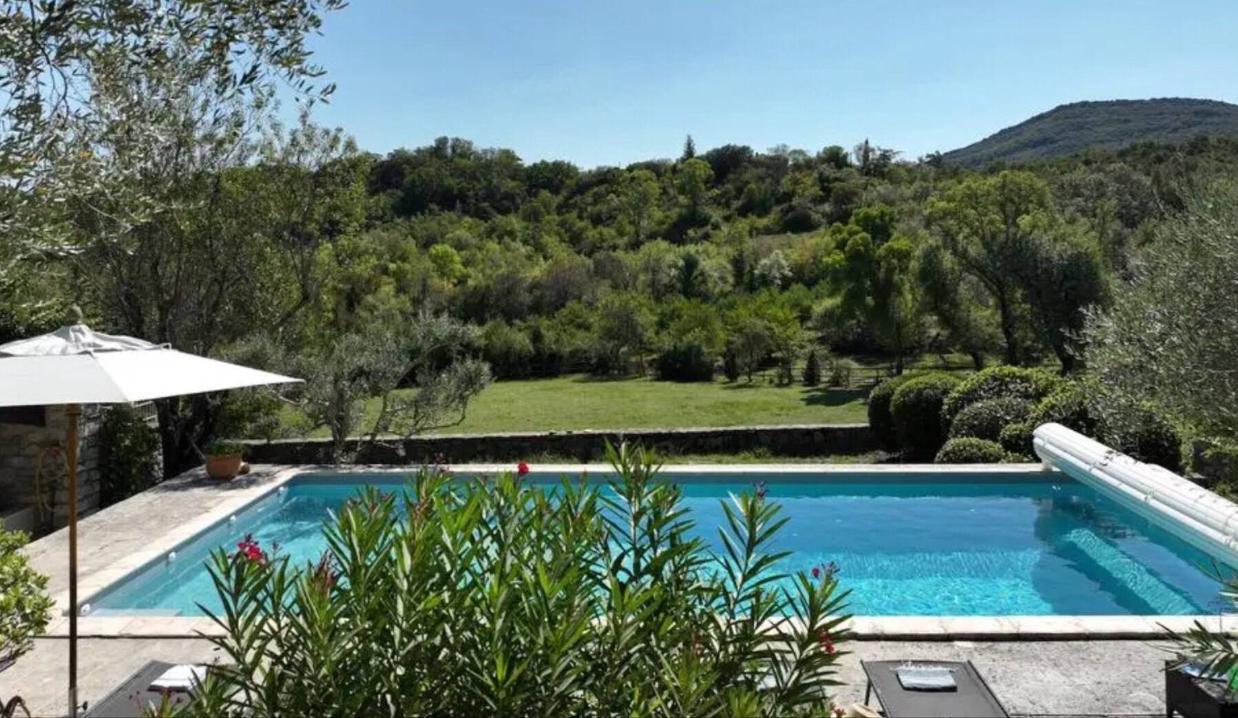 Loue maison classée **** du XVIIIème avec piscine en Ardèche méridionale - 3 chambres, 6 couchages