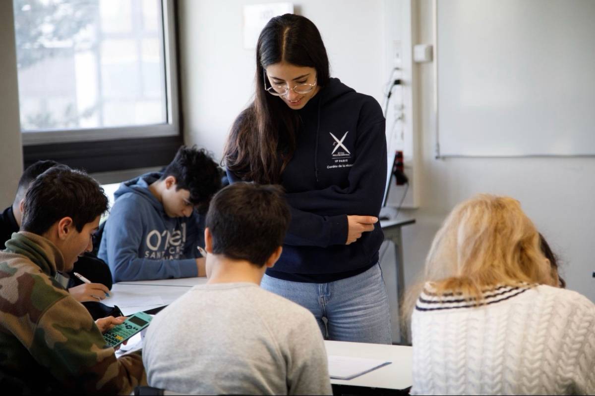 Elève ingénieur à l’Ecole Polytechnique. Propose cours particuliers mathématiques, physique et chimie