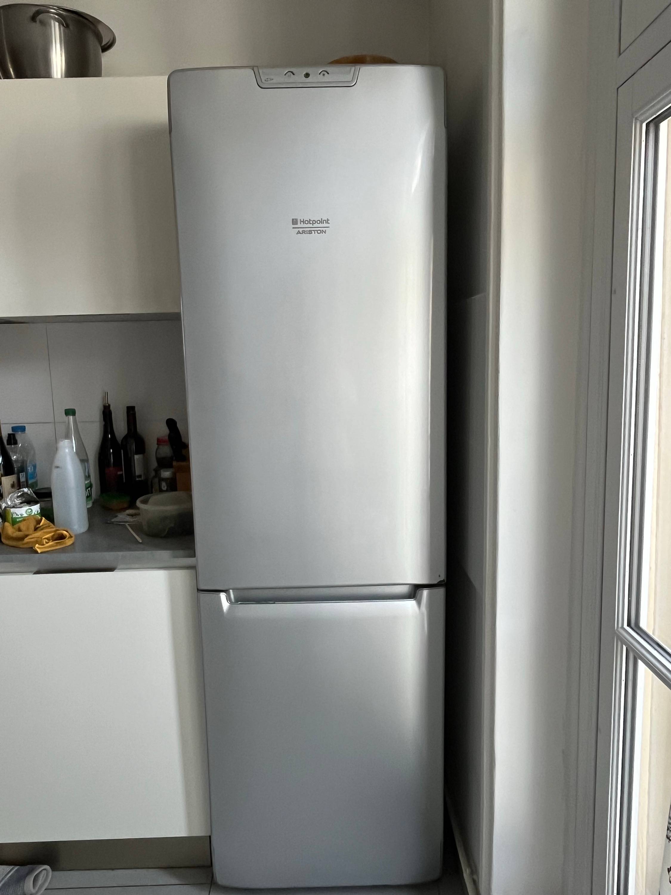 Vends frigo congélateur marque Hotpoint Ariston