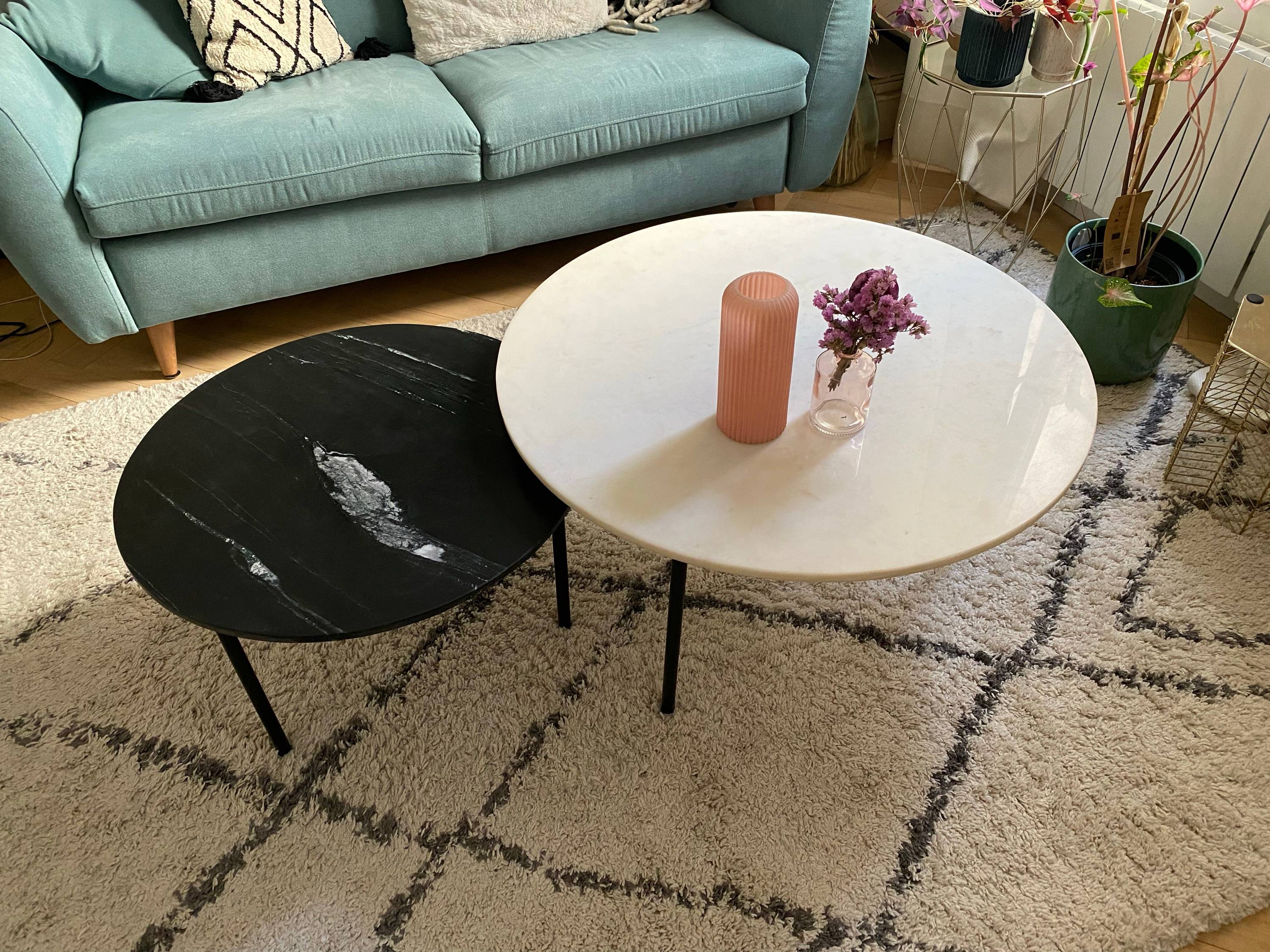 Tables gigognes en marbre noire et blanche
