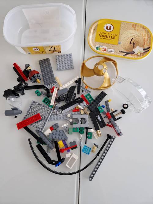 Vends Boite de pièces Légo variées 4