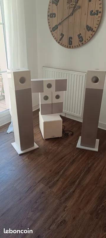 Vends kit d'enceintes 5.1 avec 2 pieds surround