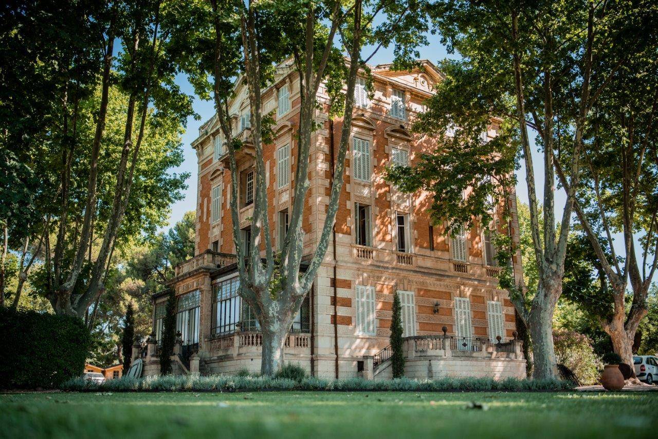Propose privatisation d’un château en Provence pour mariages et événements