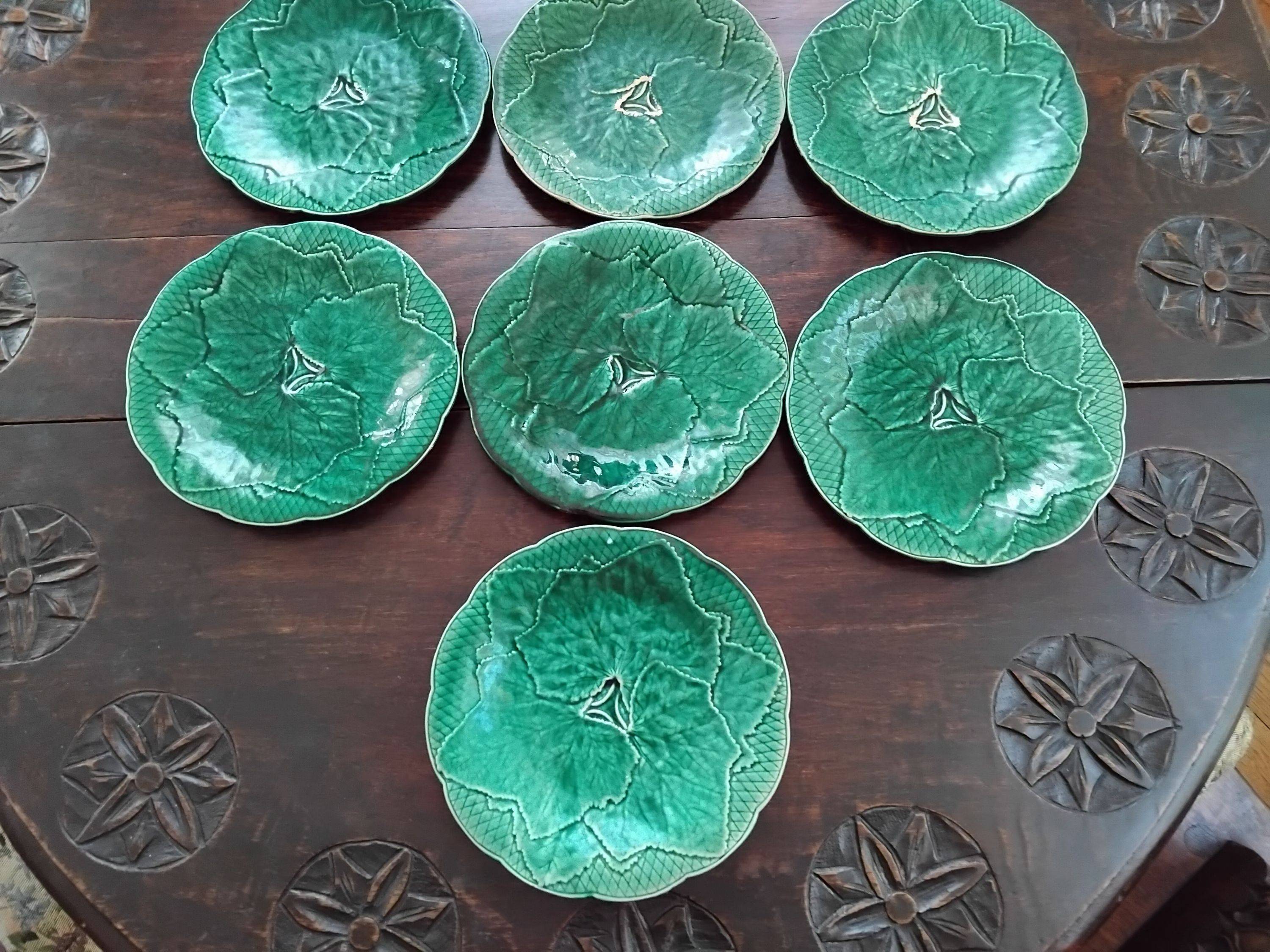 Vends 7 assiettes vertes en barbotine