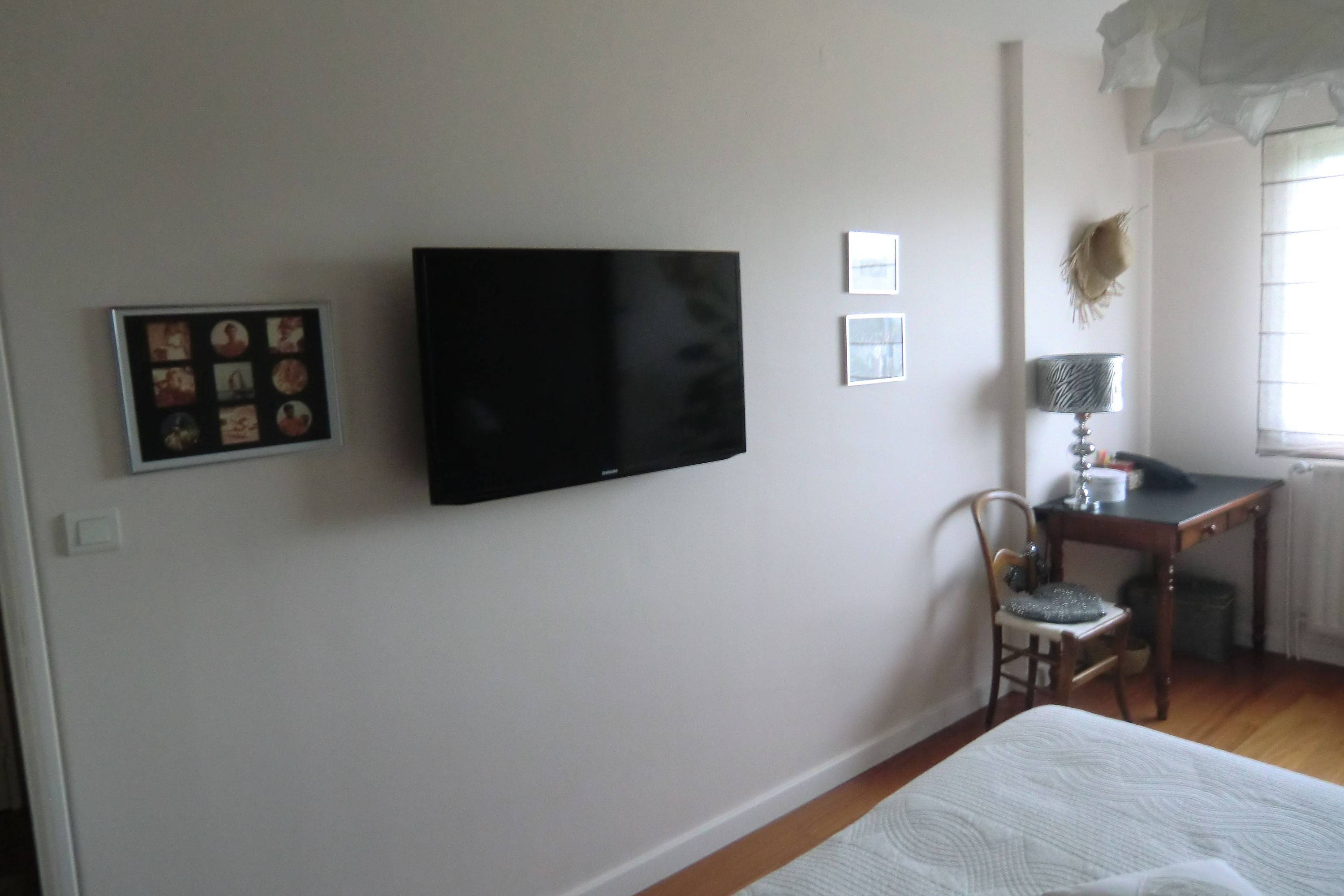 Vends télé Samsung UE40EH5000 en état de fonctionnement normal