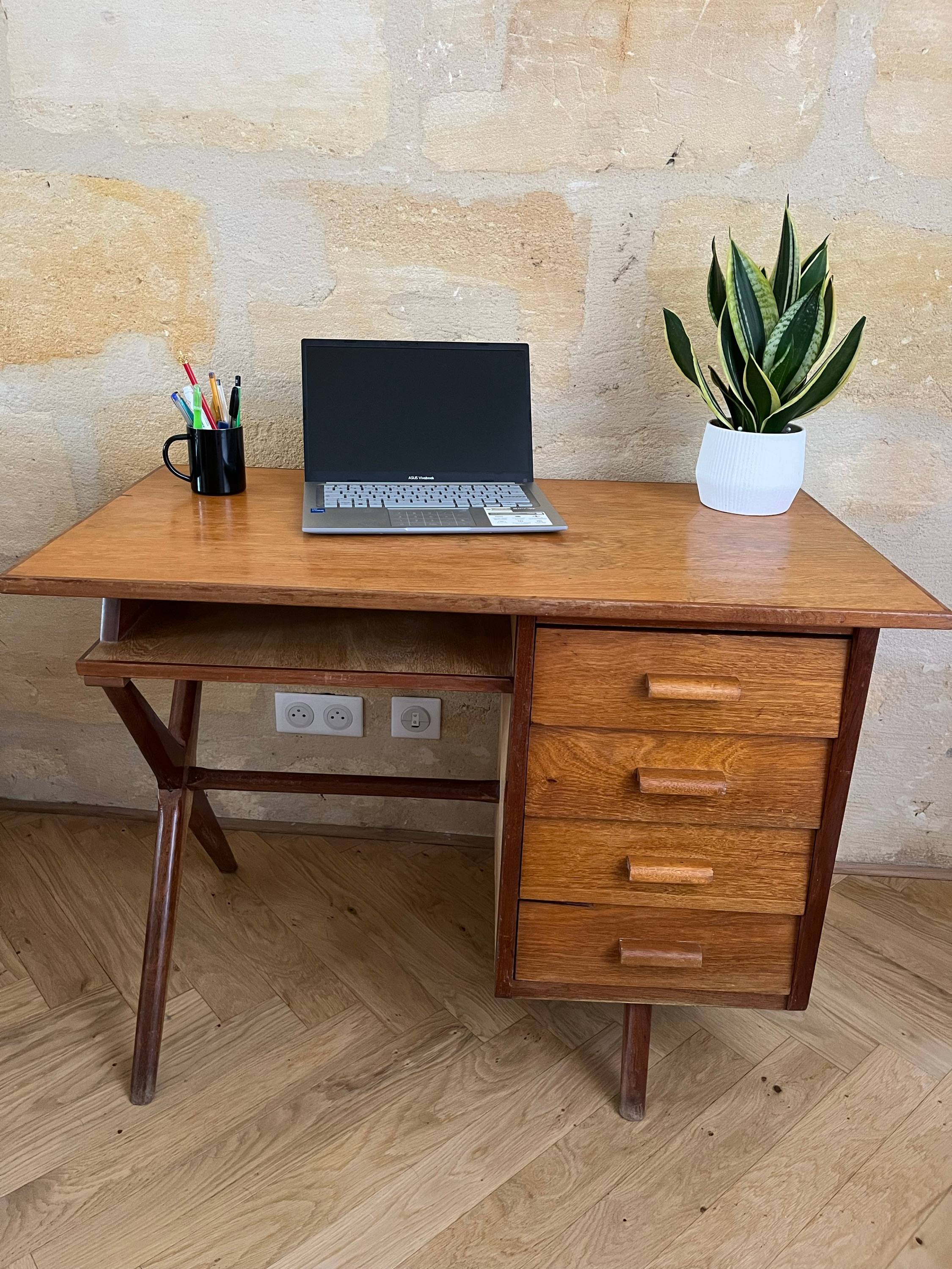 Joli bureau vintage scandinave en bois plaqué 