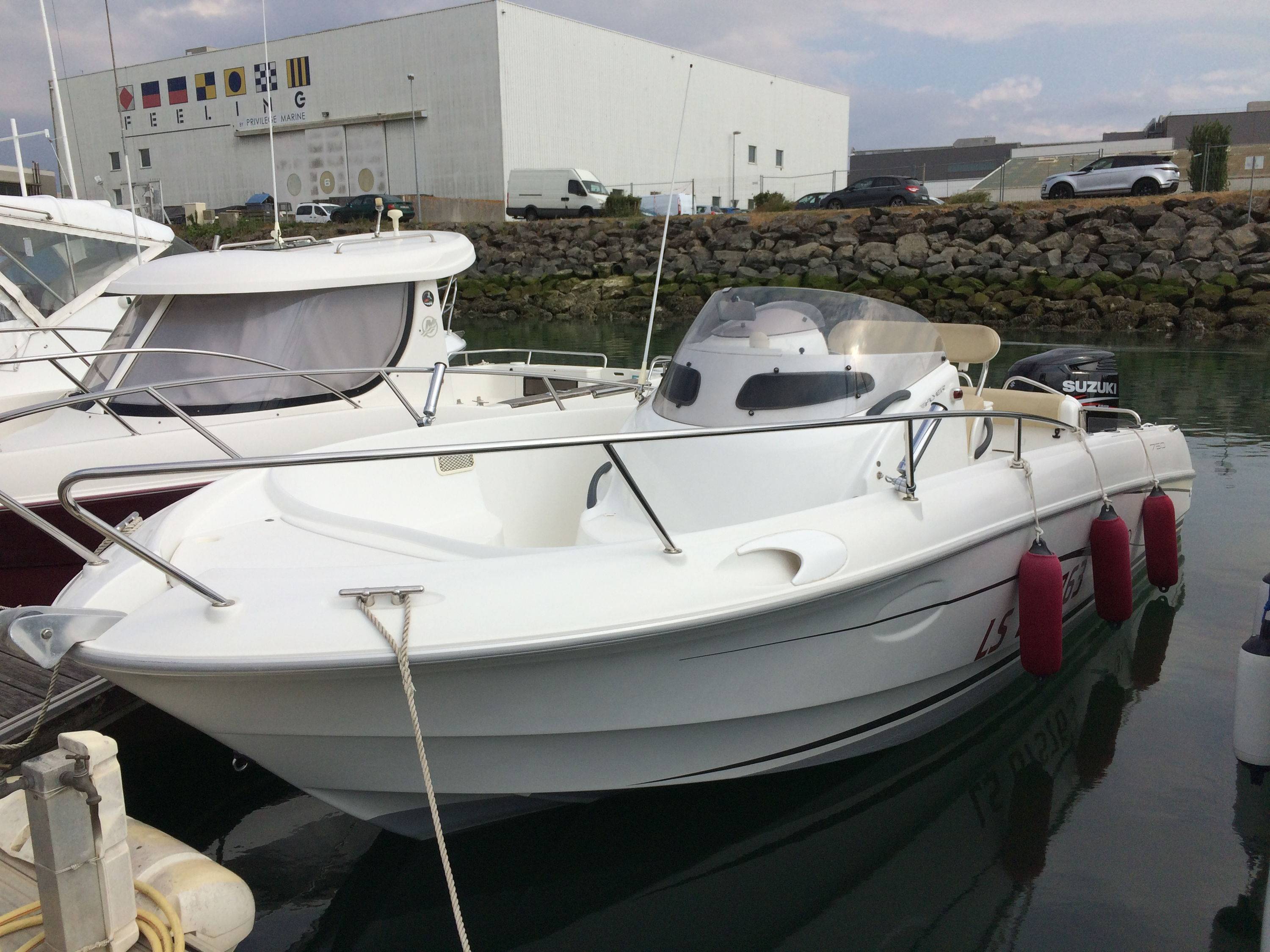 A vendre BENETEAU Flyer 750 OPEN RS 300 CV SUZUKI-2008 avec pack yacht club