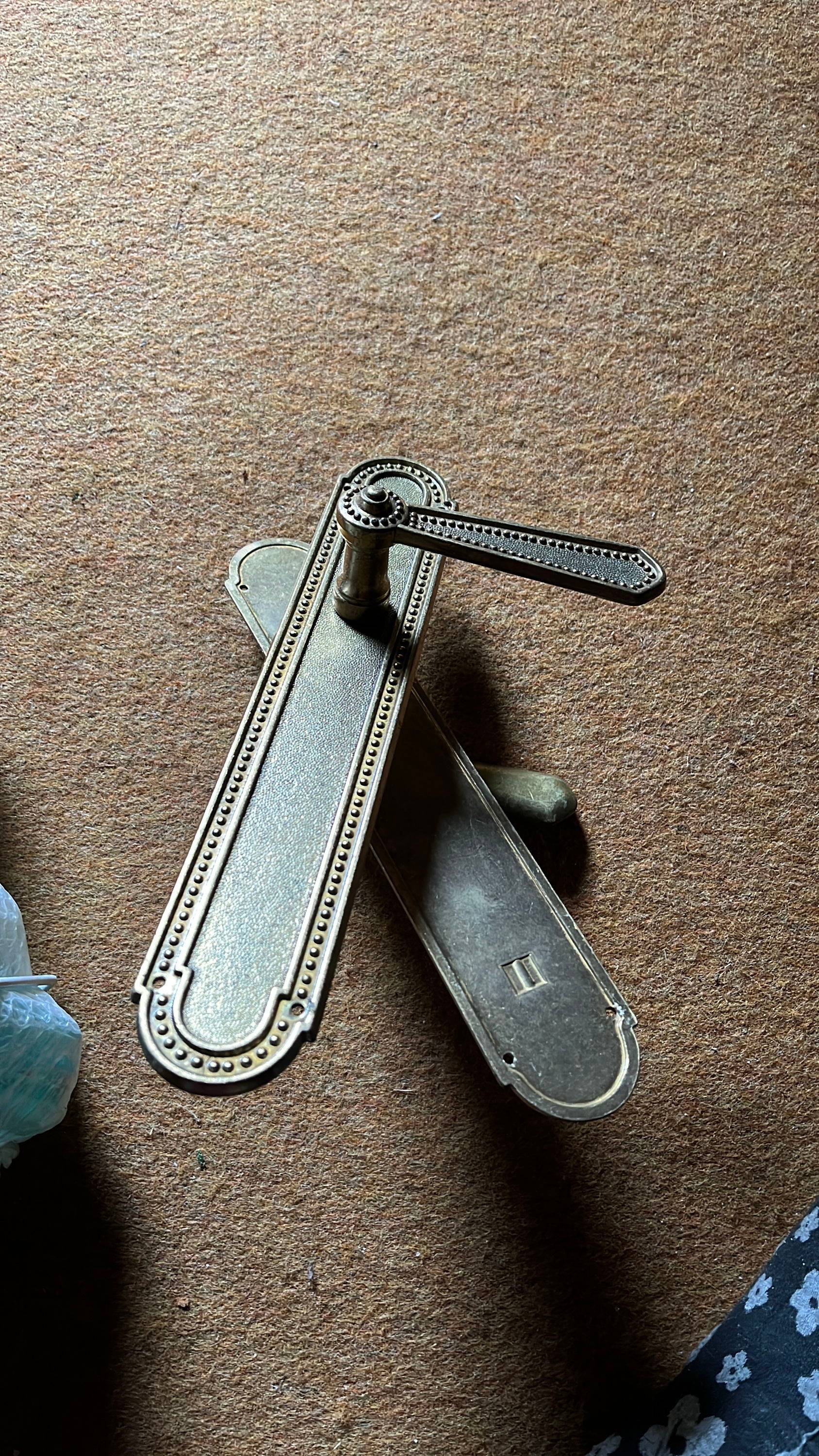Vends plaques de propreté, poignées de porte