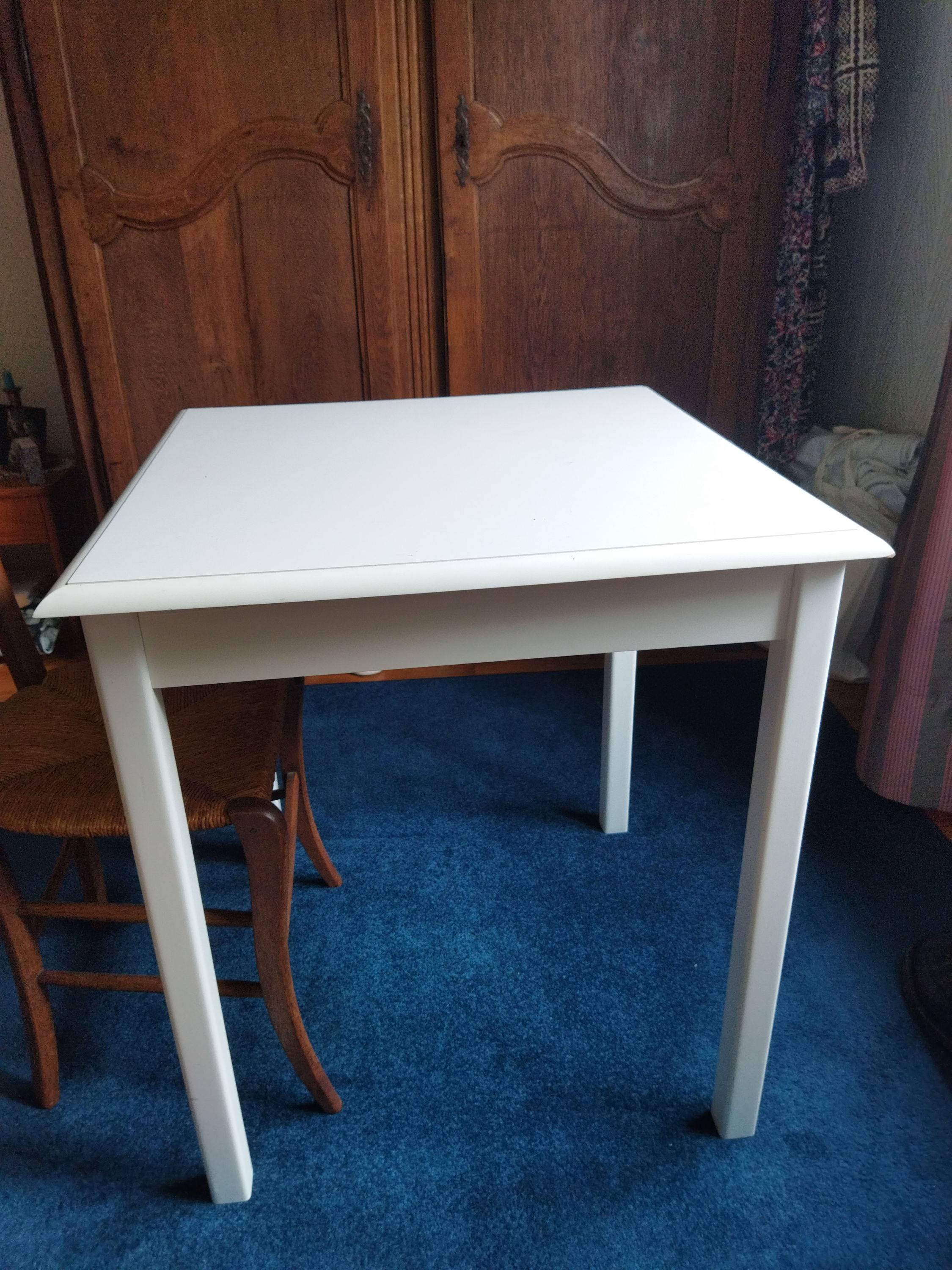Vends petite table blanche