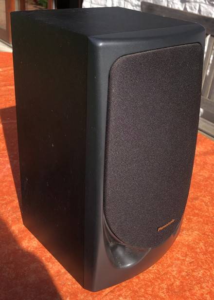 Vends enceinte Panasonic en bon état, son clair et propre, modèle passif à brancher sur un amplificateur