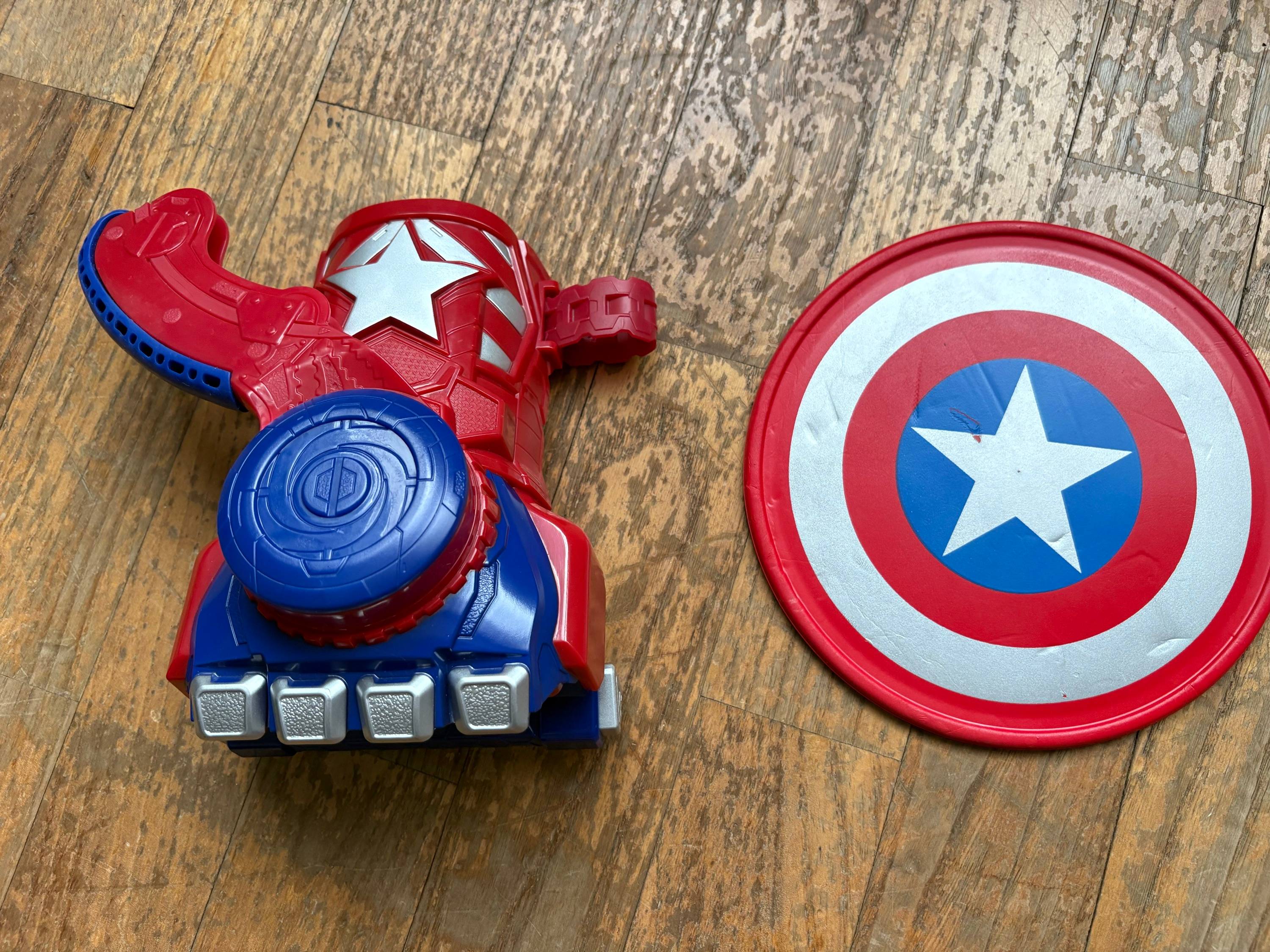 Marvel Avengers – Gant Captain America Lanceur Disque-Bouclier Collector Nerf Power Moves