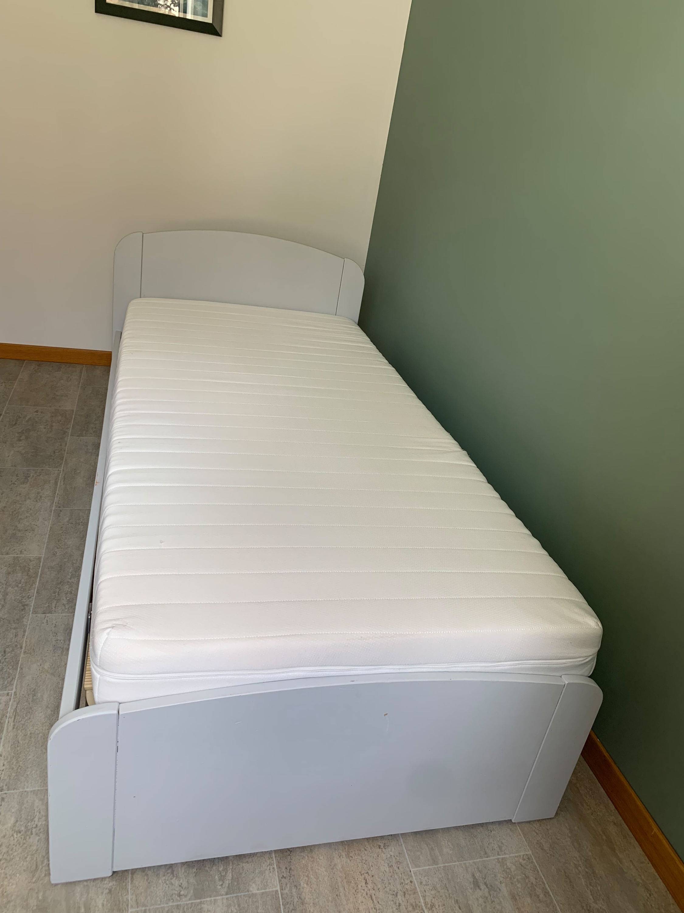 Vends lit et sommier 1 personne