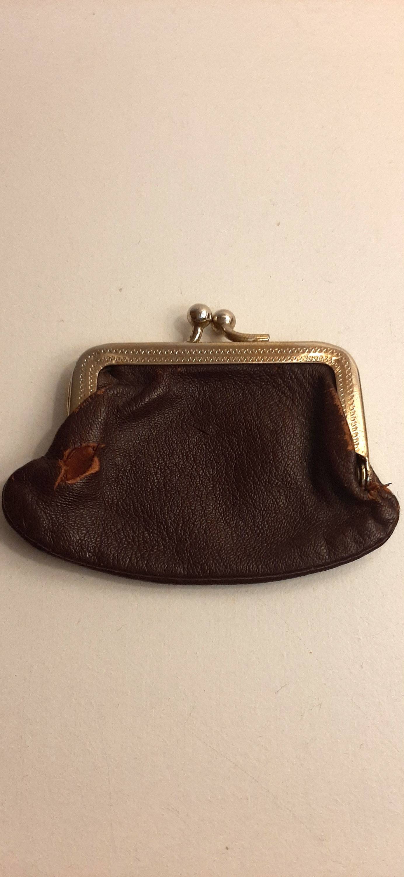 Porte-monnaie ancien de poupée. Cuir marron