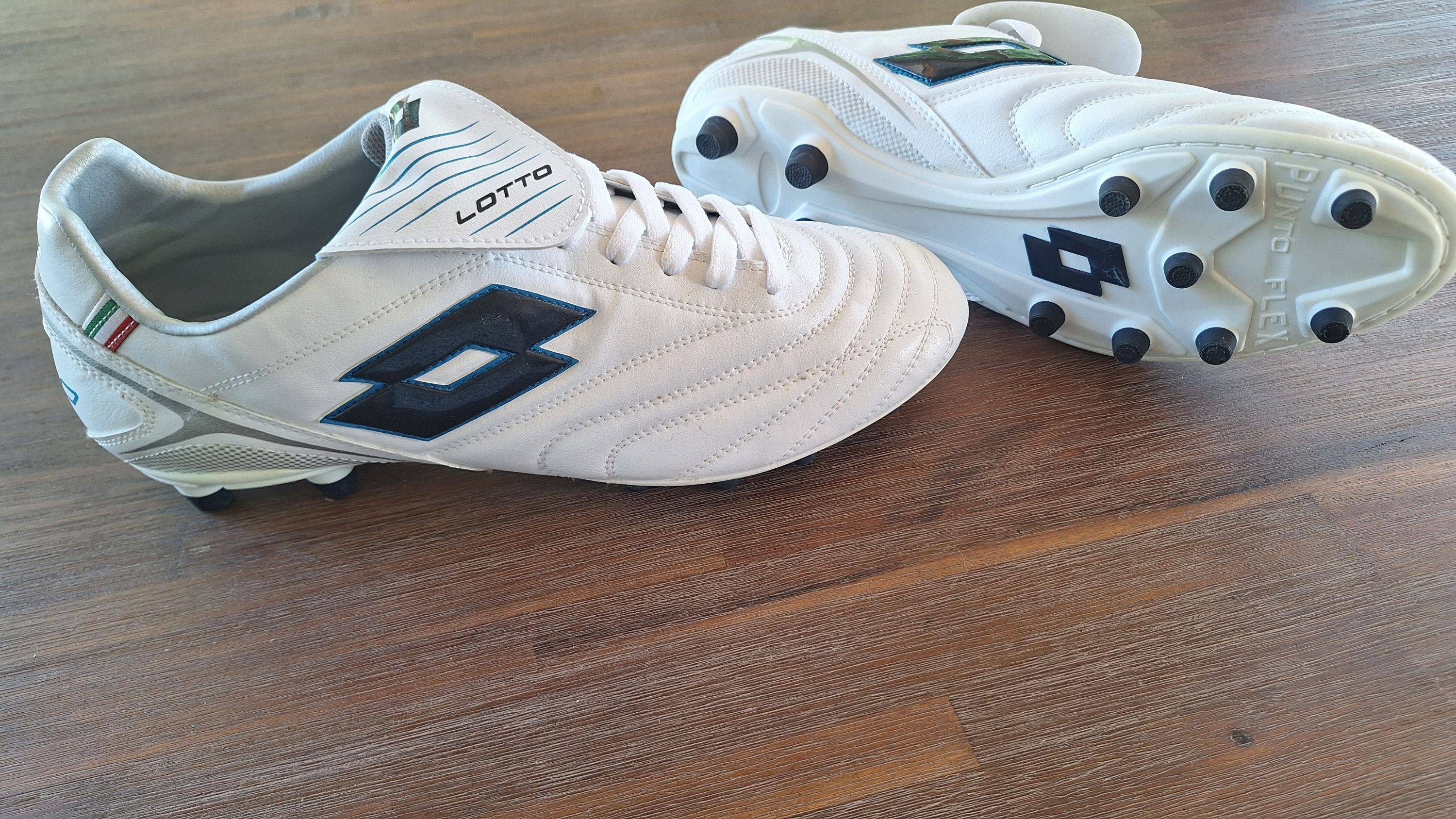 Vends chaussures de foot T 46
