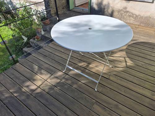 Vends table de jardin pliante Fermob