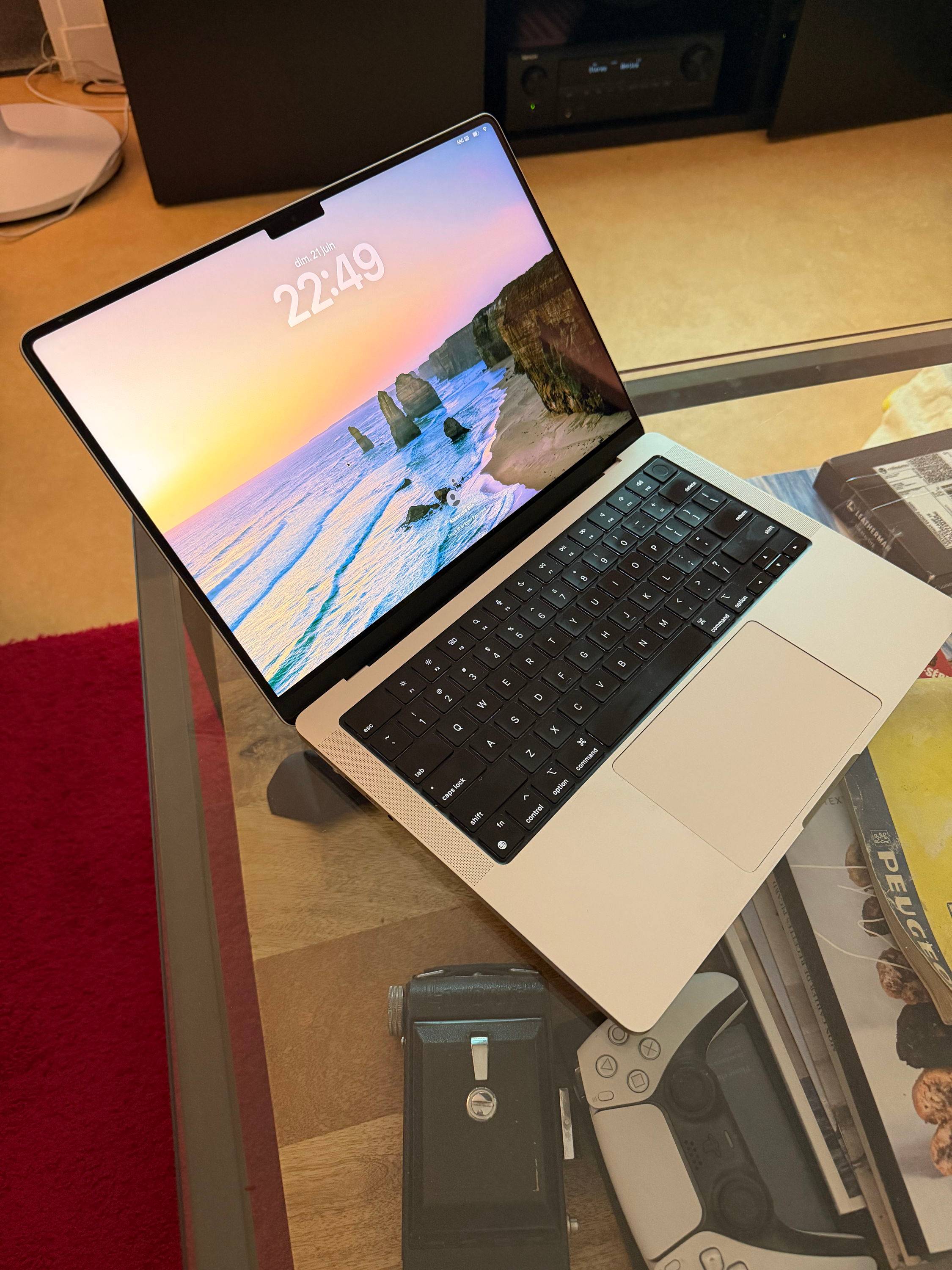 Vends MacBook Pro (2021) M1 Max / 32 Go RAM / 1 To SSD / QWERTY