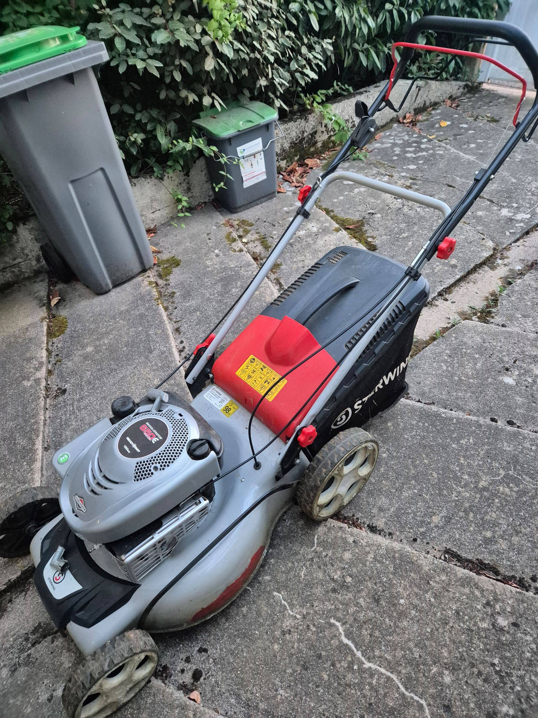 Vends tondeuse Sterwins 650E 190CC TBE
