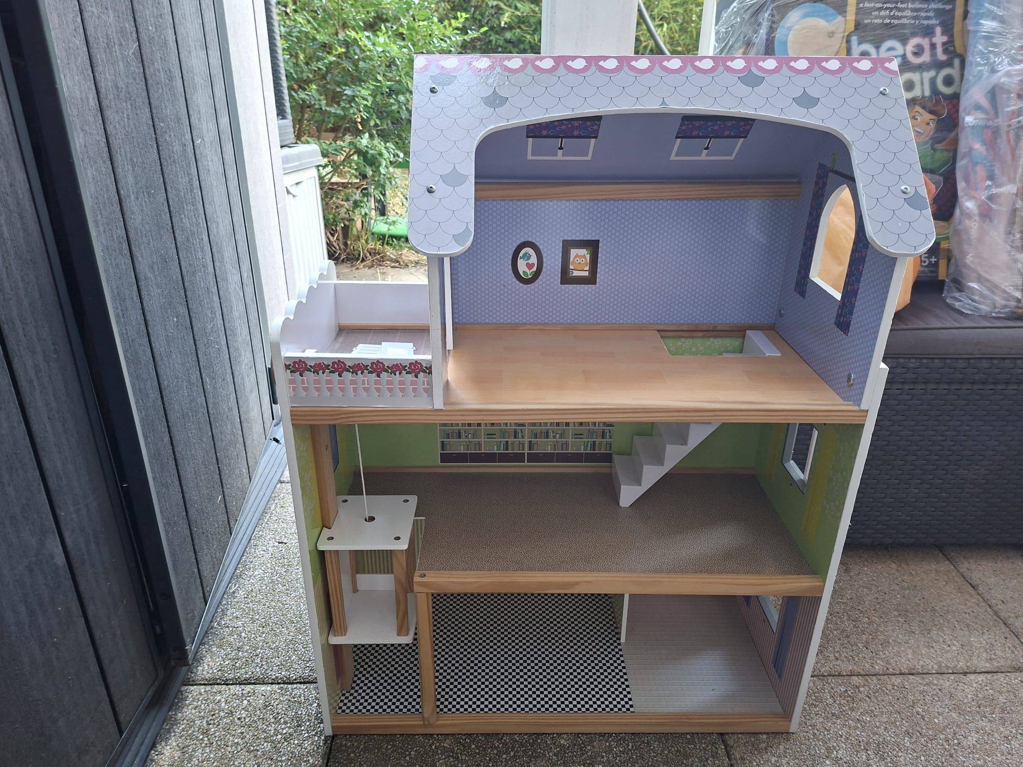Vends cette superbe maison de poupée en bois