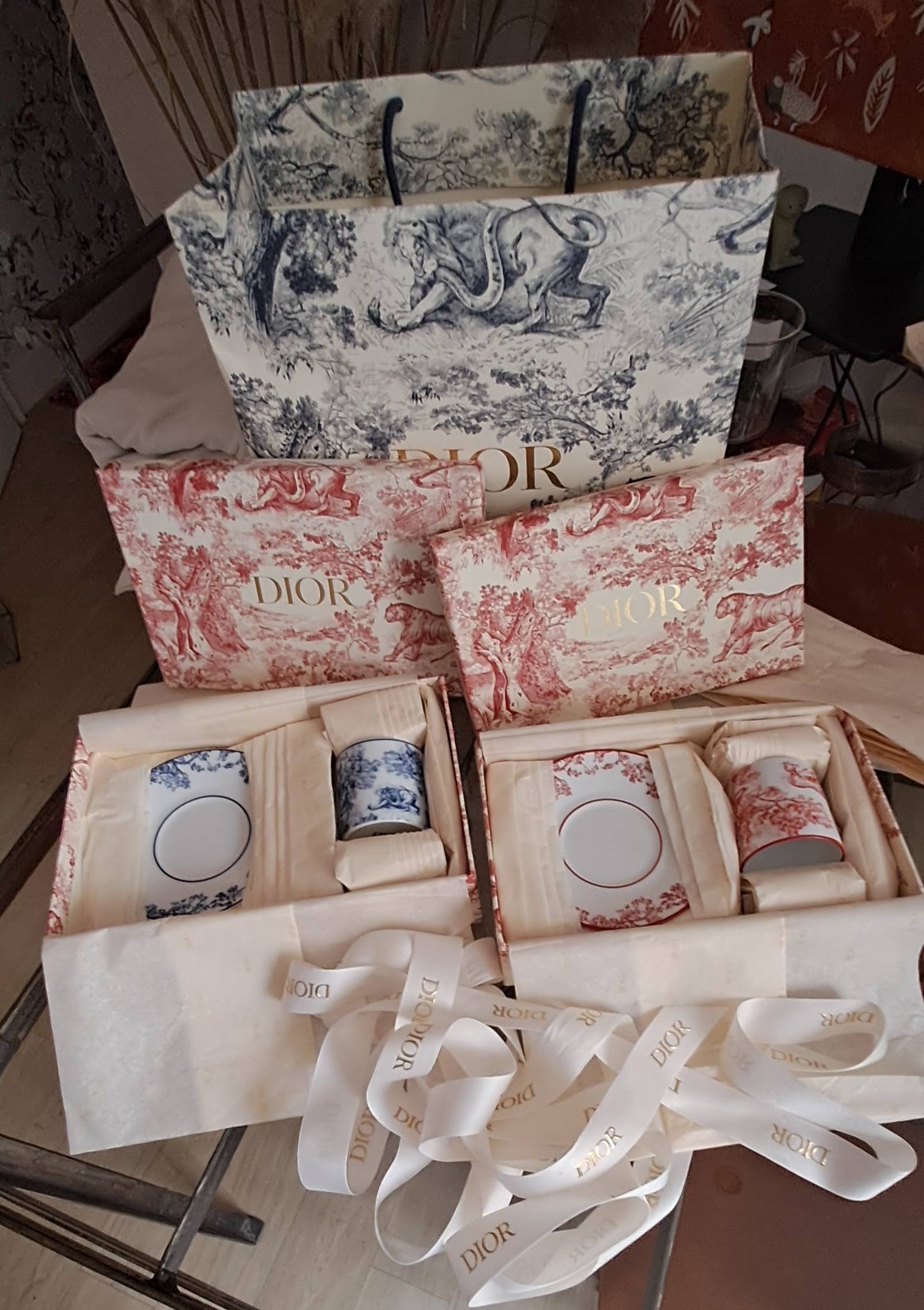 Vends tasses et soucoupes à café Dior authentiques ravissantes collection Toile de Jouy