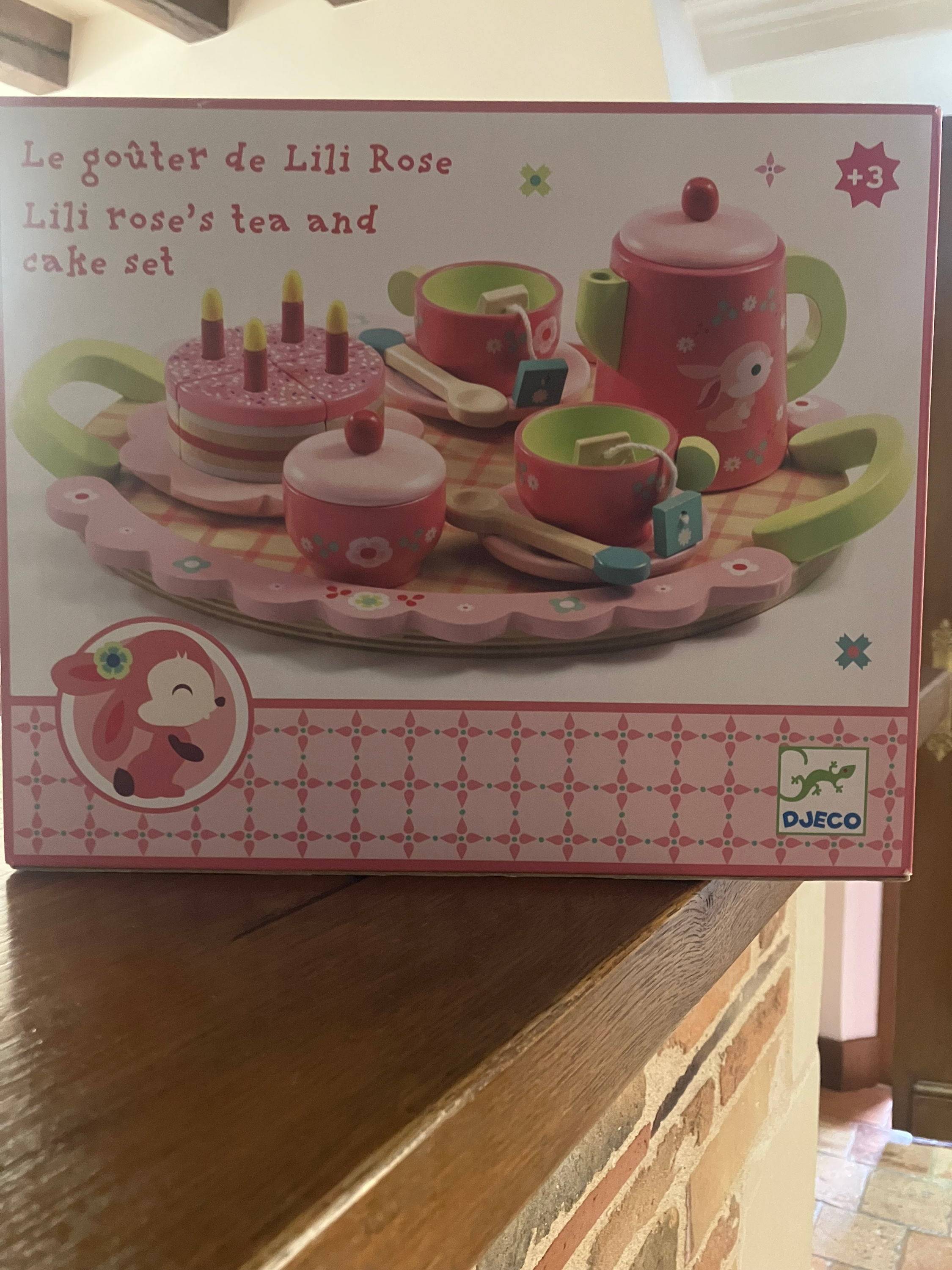 Vends petite vaisselle en bois coloré