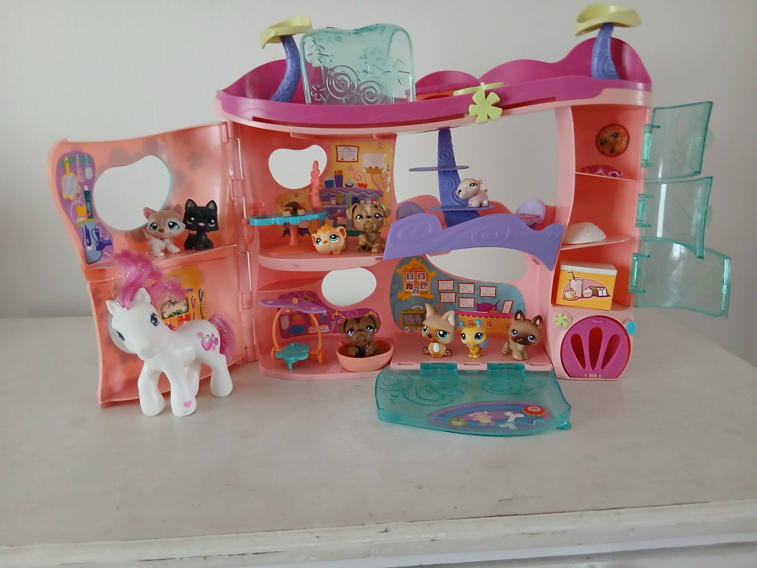 Vends Petshop maison et 10 figurines