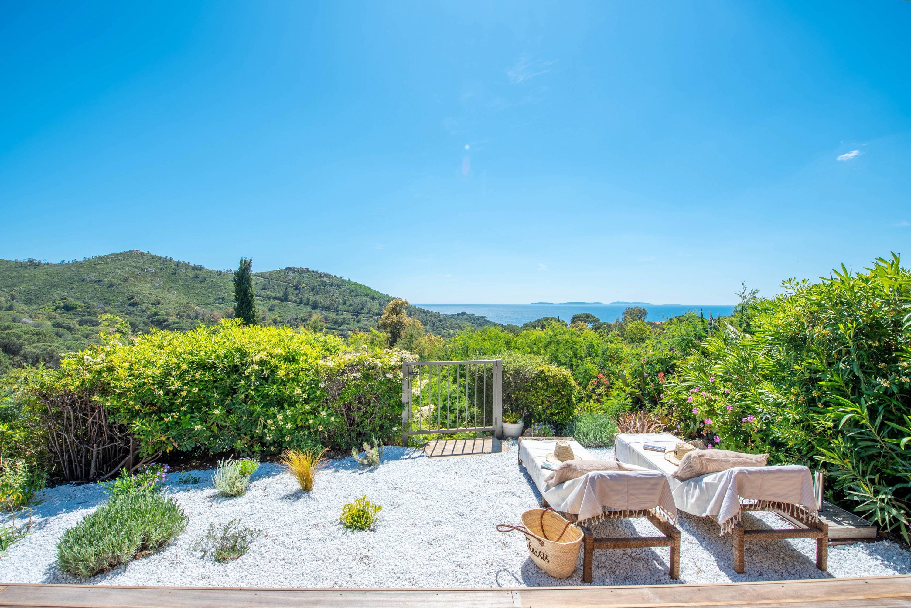 Loue cabane Theasis ; mazet à Gigaro sur la presqu’île de Saint-Tropez vue mer panoramique - 4 couchages