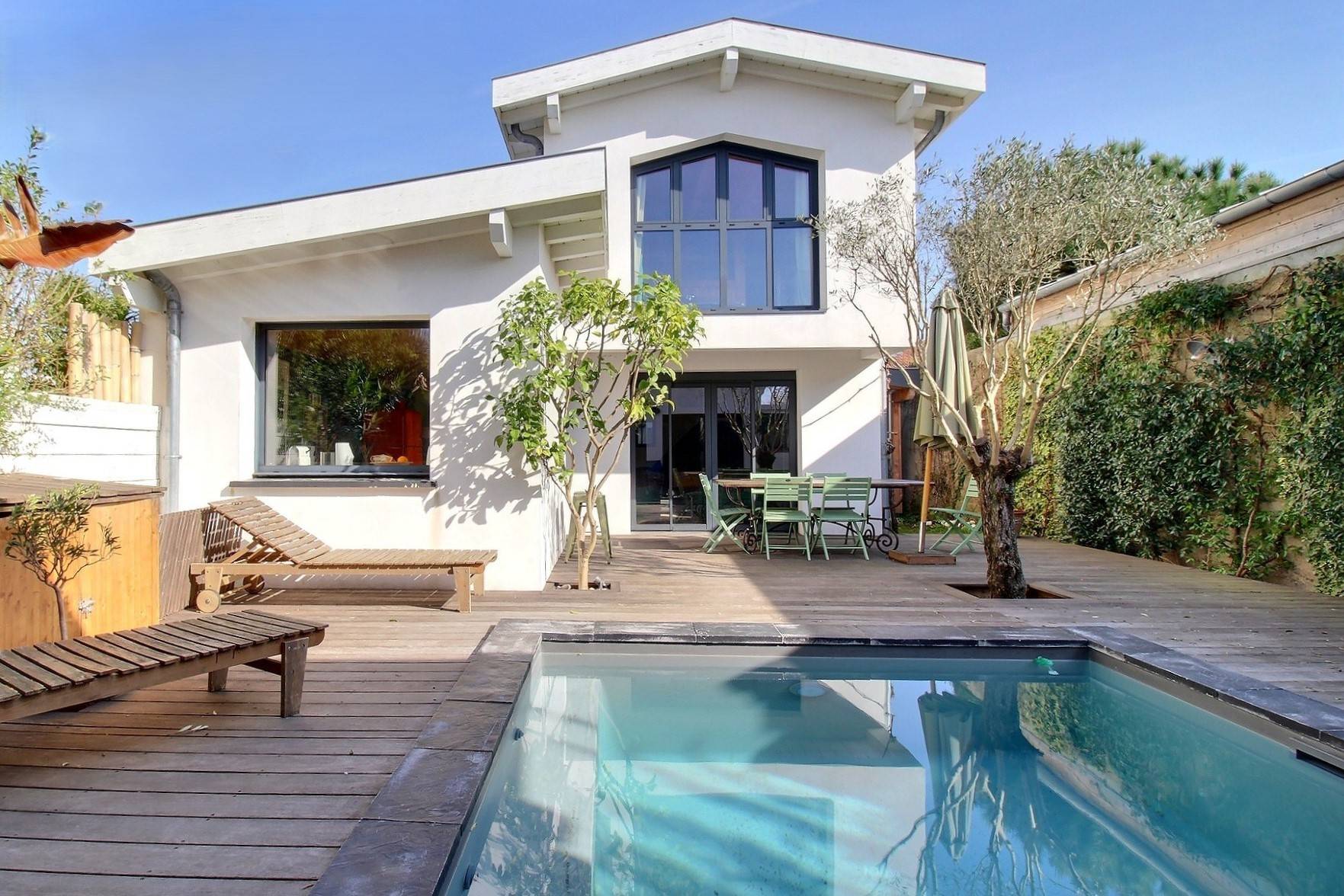 Loue villa d’architecte proche du golf du phare de Biarritz - 4 chambres, 8 couchages avec piscine