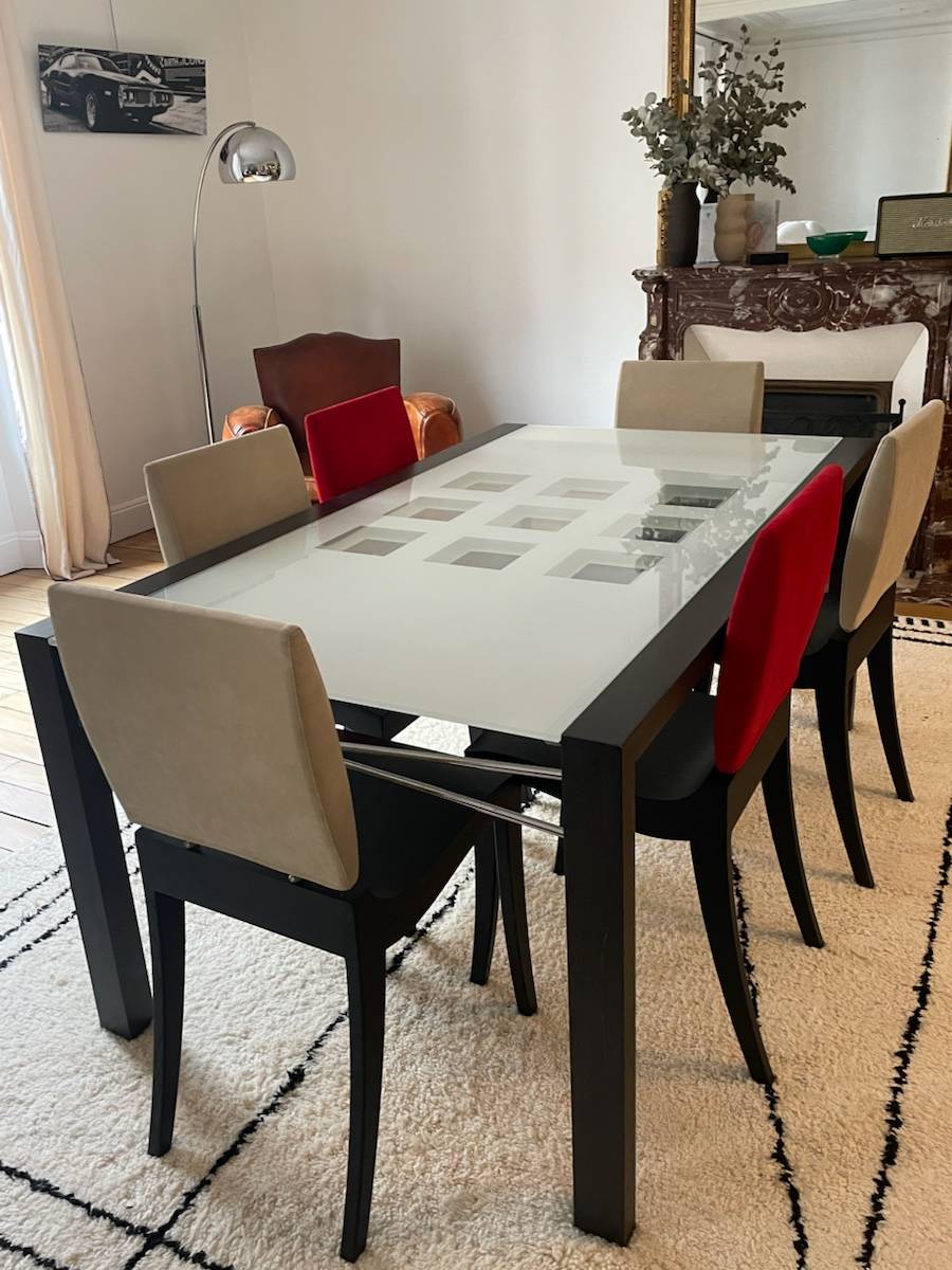 Ensemble table de salle à manger extensible et six chaises - Ligne Roset