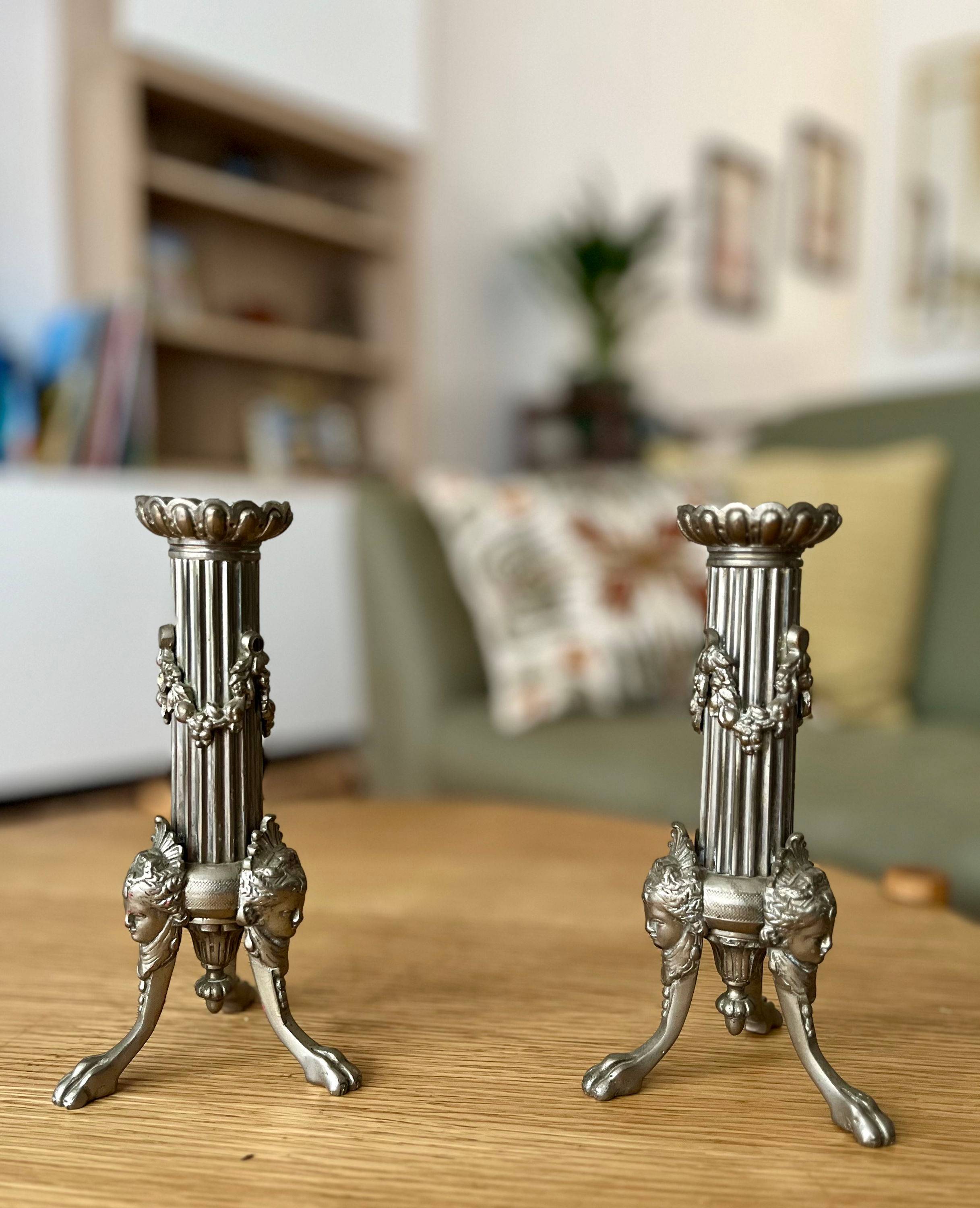 Deux bougeoirs métal argentés - Pattes de lion-Style empire