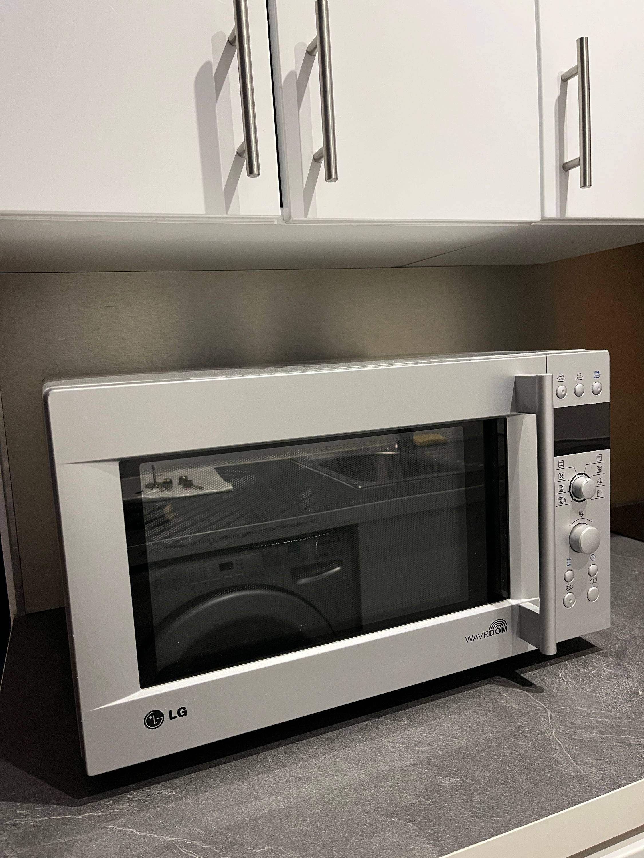 Vends FOUR COMBINE MICRO-ONDES/GRILL/CONVECTION Marque LG