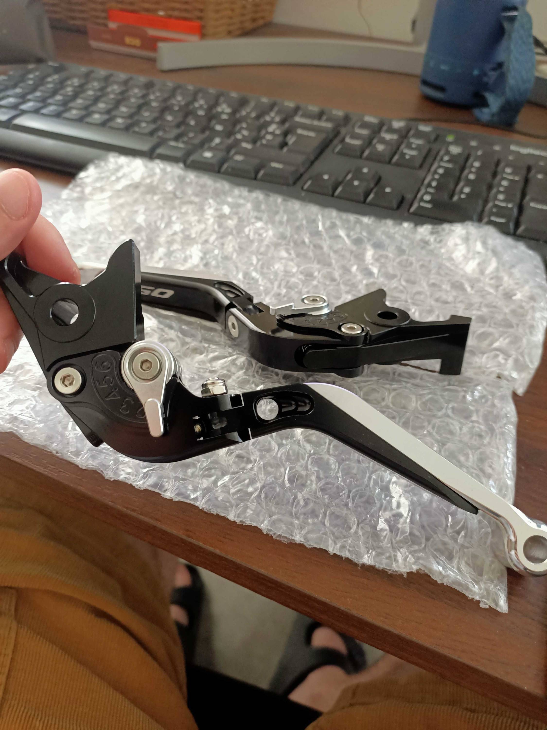 Vends leviers frein / embrayage CNC pliables et réglables – Honda Forza 350 (NSS350)