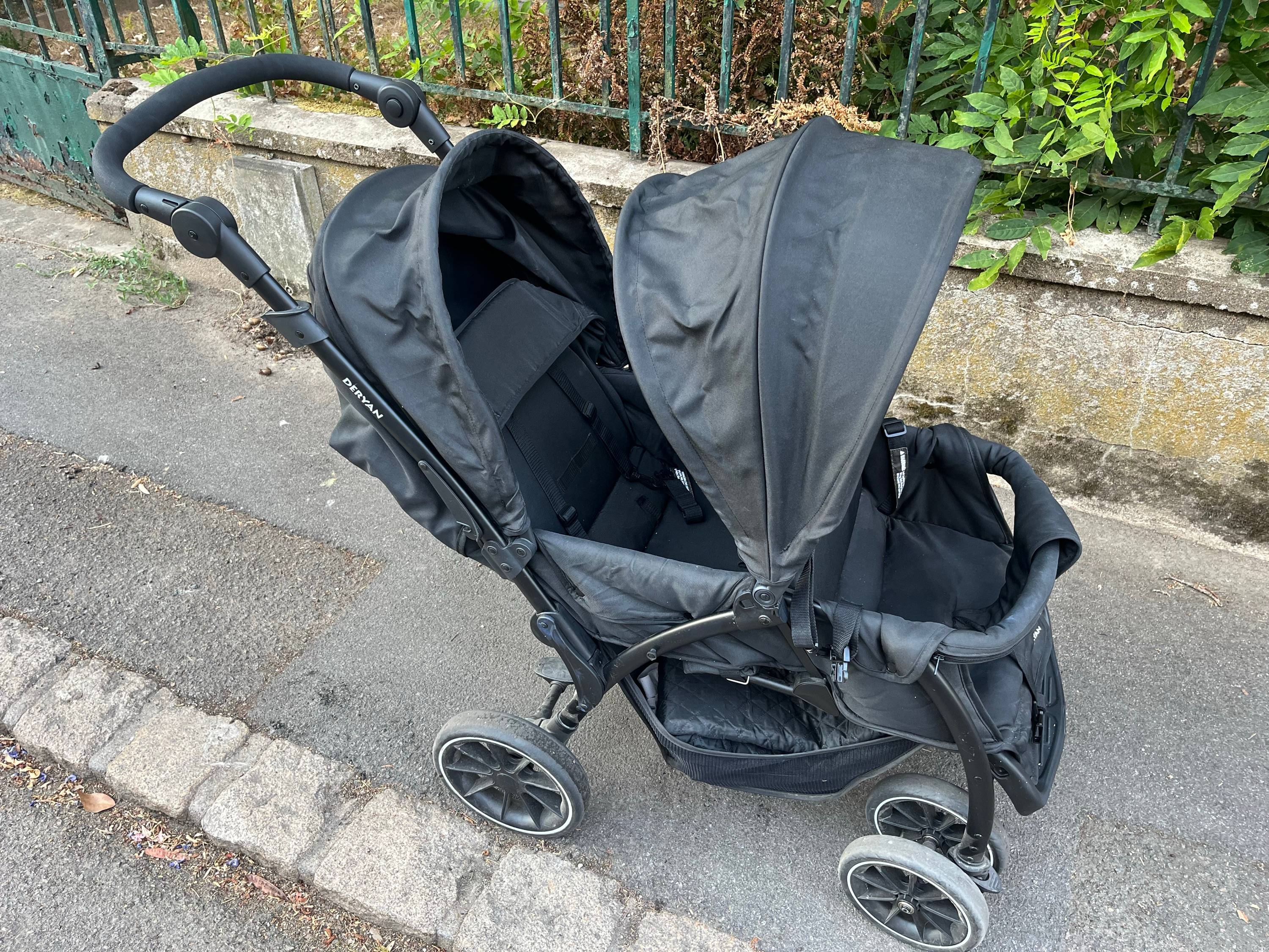 Vends poussette double Deryan - parfait état