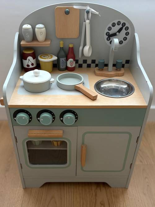 Vends cuisine en bois Bloomingville Mini avec nombreux accessoires - très bon état