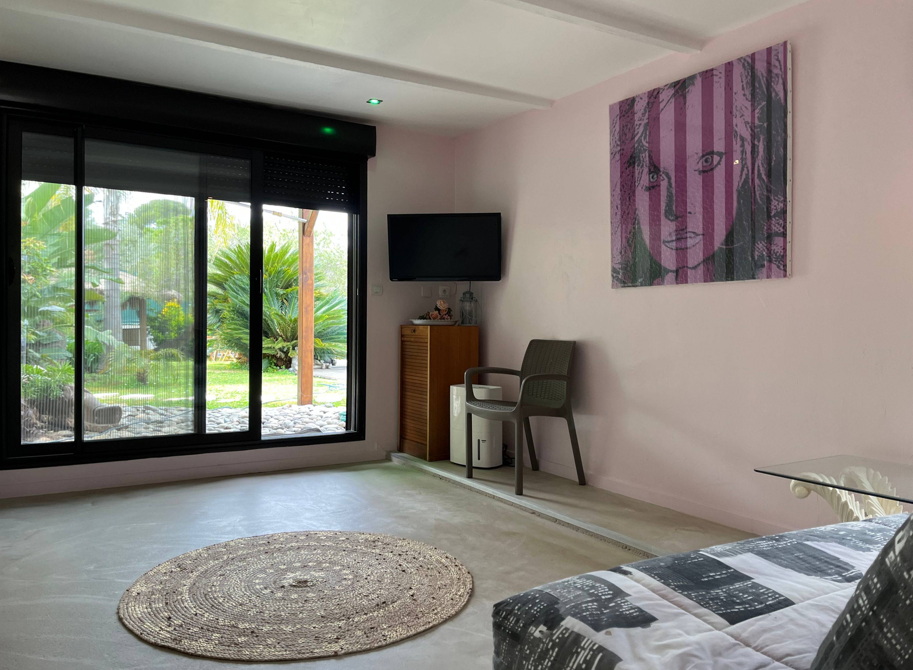 Dépendance privée tout confort à 100m de la plage et du port de l’Olivette - Tout petit prix
