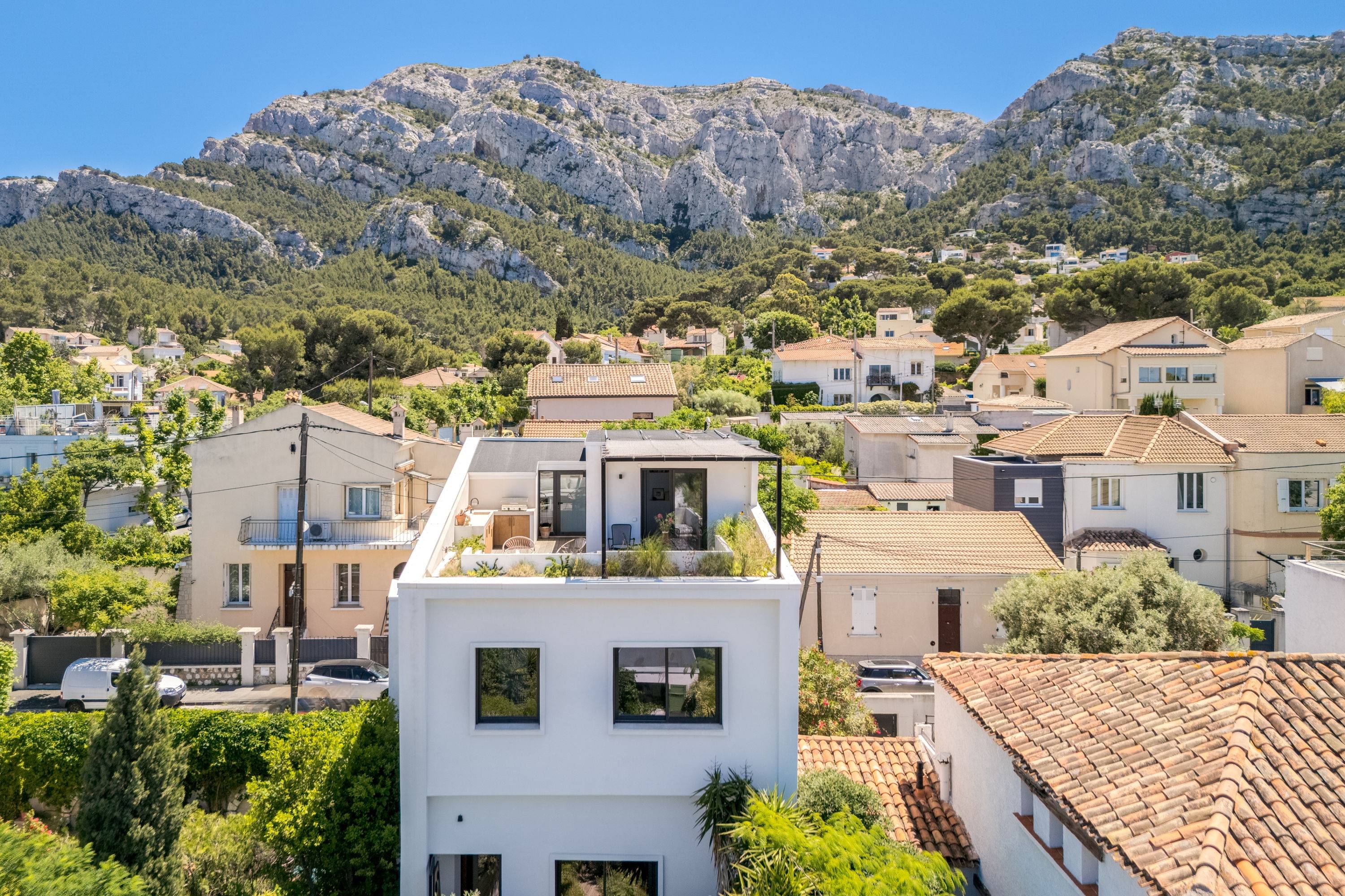 Loue villa design avec rooftop panoramique, jardin et bassin - 7 couchages - 200m des plages et des Calanques