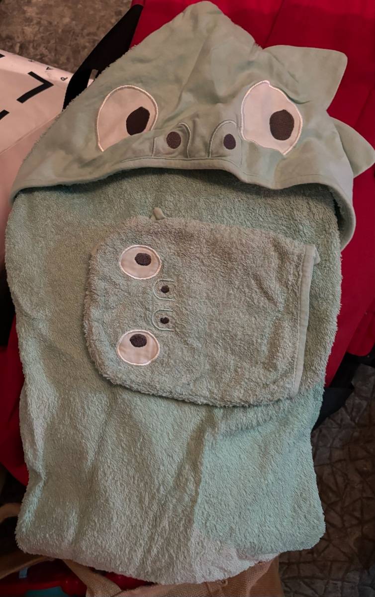 Vends cape de bain + gant de toilette bébé
