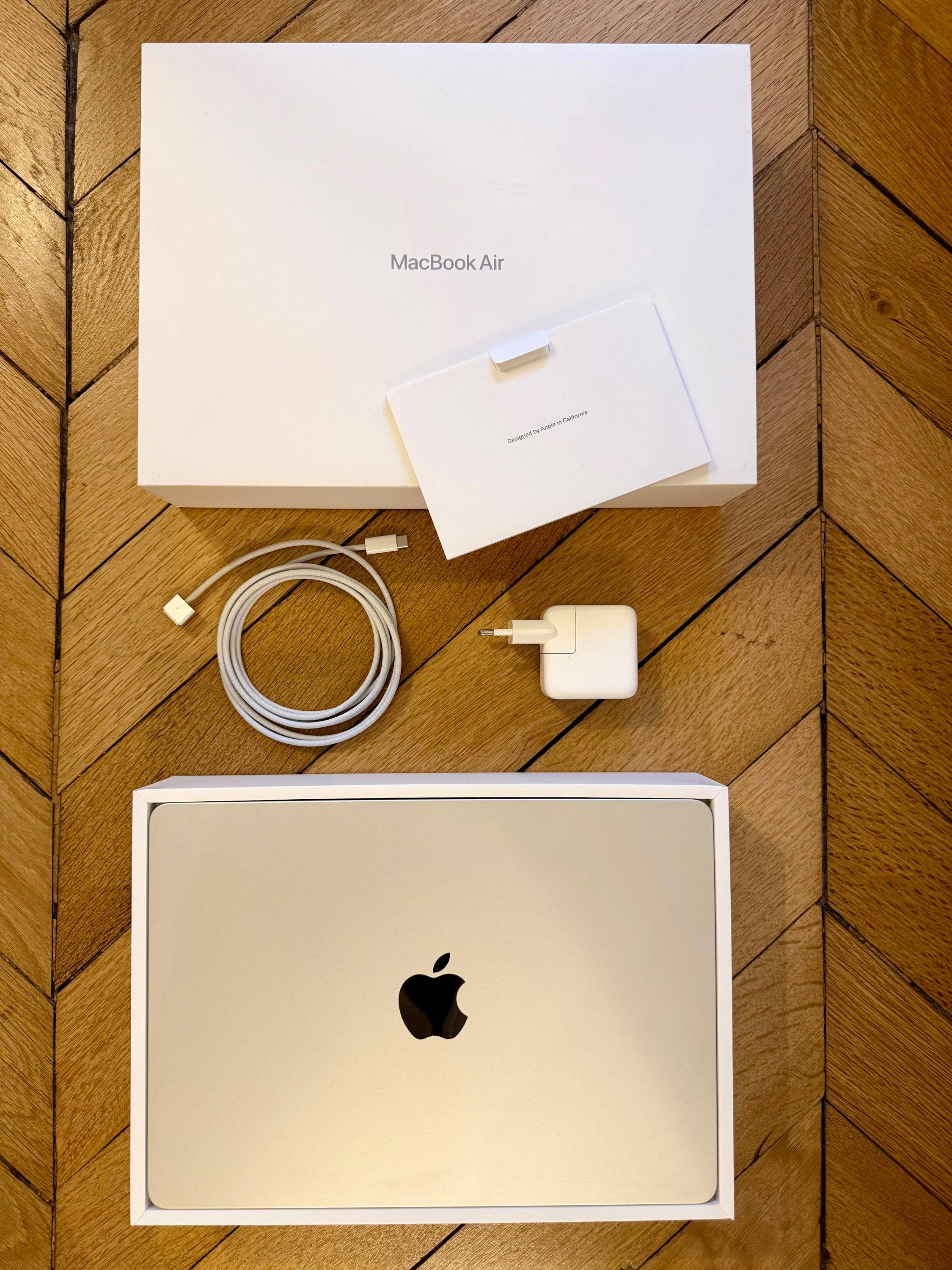 Vends MacBook Air 13" M2 SSD 512 Go RAM 10 cœurs CPU/GPU