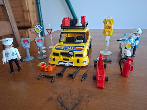 Vends voiture Playmobil avec différents sujets